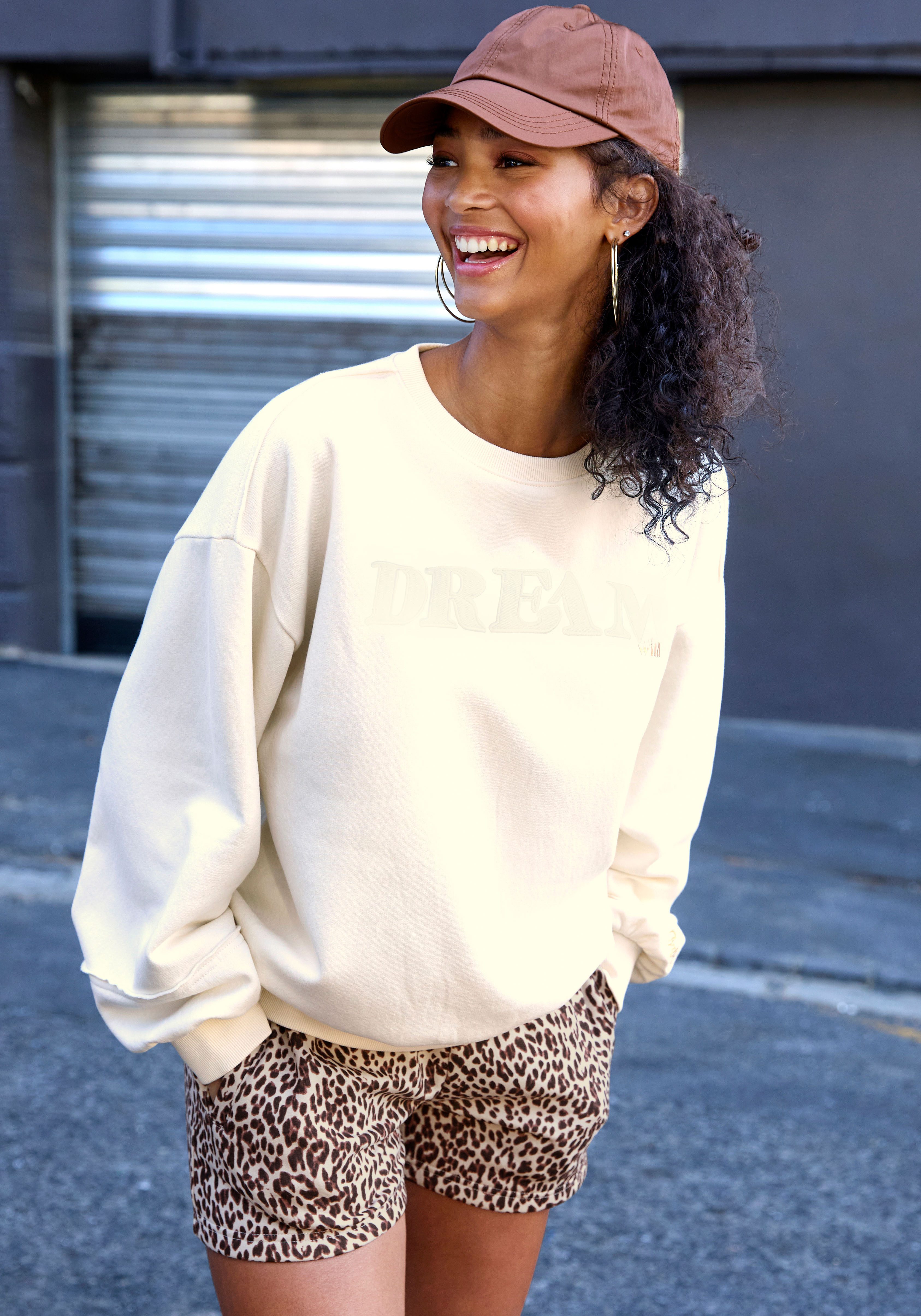 Buffalo Sweatshort met luxueus logoborduursel