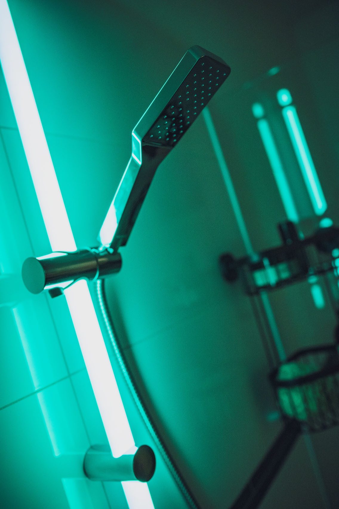 WENKO Douchestang met ledverlichting RGB-kleurwisseling en warmwit, inclusief oplaadbare eenheid