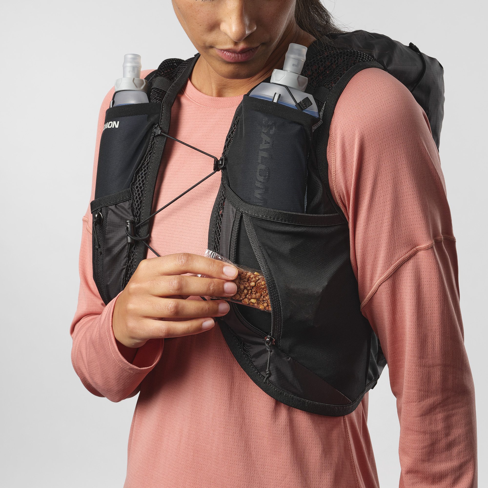 Salomon Drinkrugzak ACTIVE SKIN 12 met praktische flessenvakken