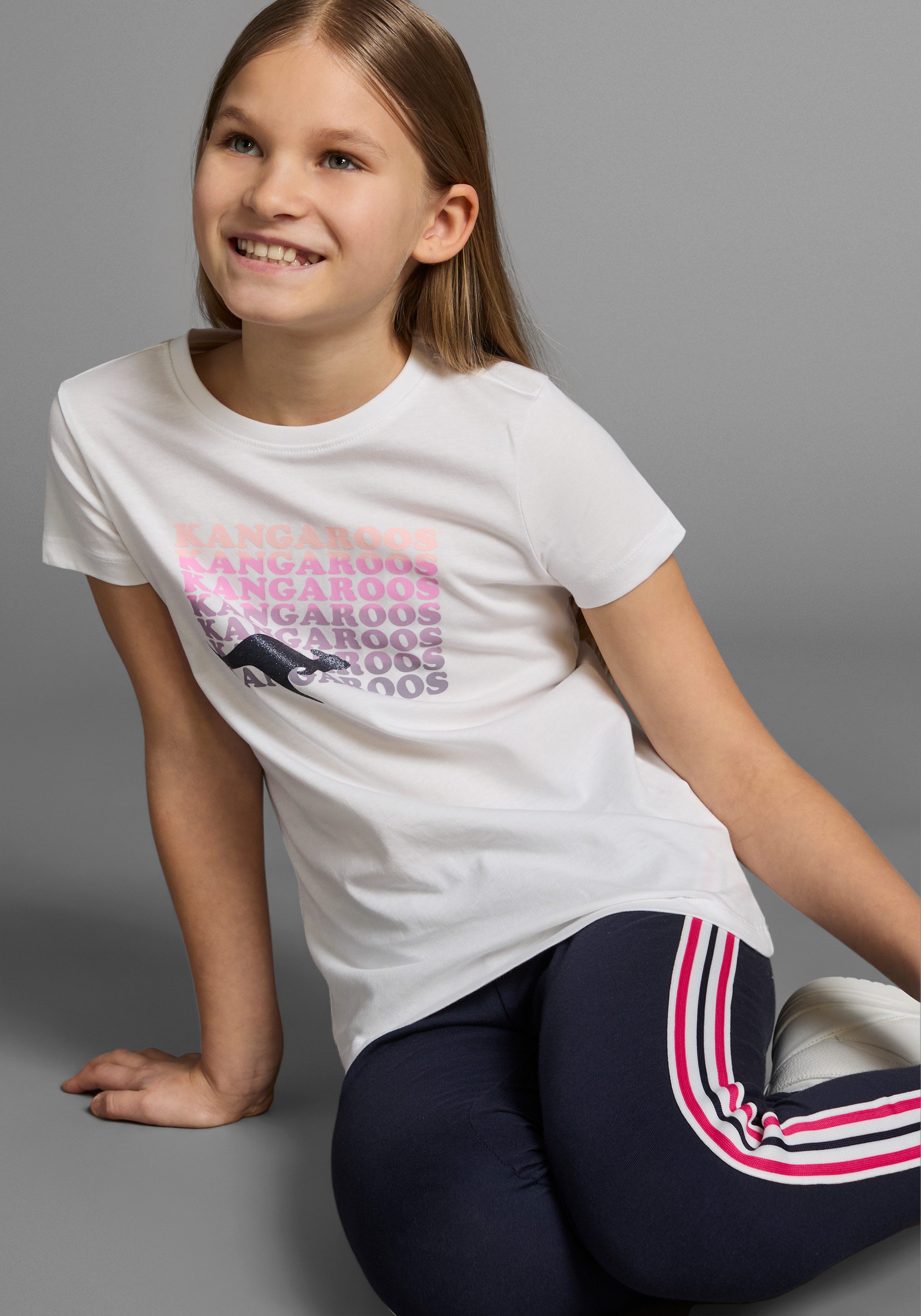KangaROOS T-shirt Korte mouwen, getailleerde snit, met glinsterdruk
