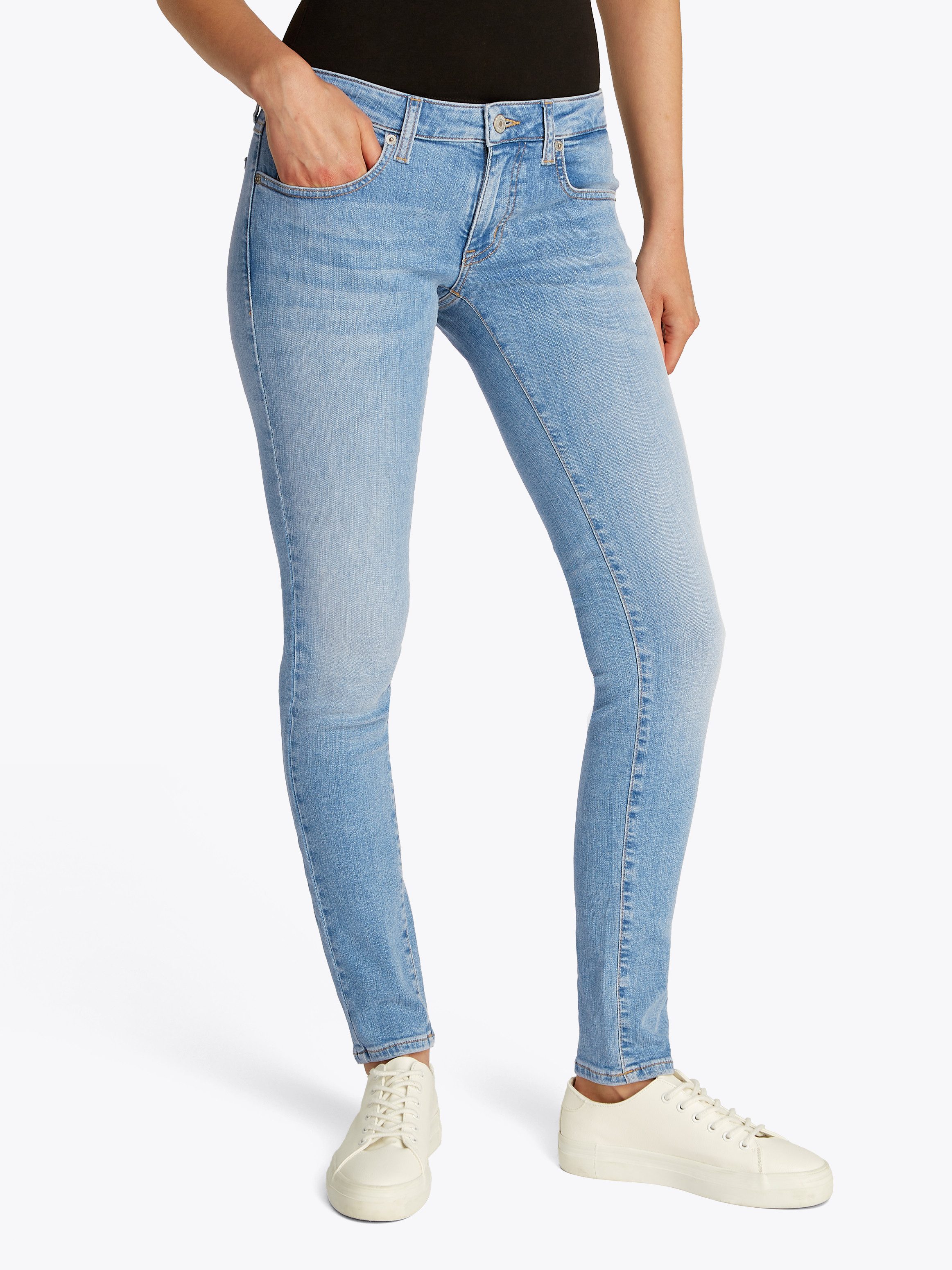 TOMMY JEANS Skinny fit jeans Sophie Low Waist Skinny met logo-badge, in enkel-lengte