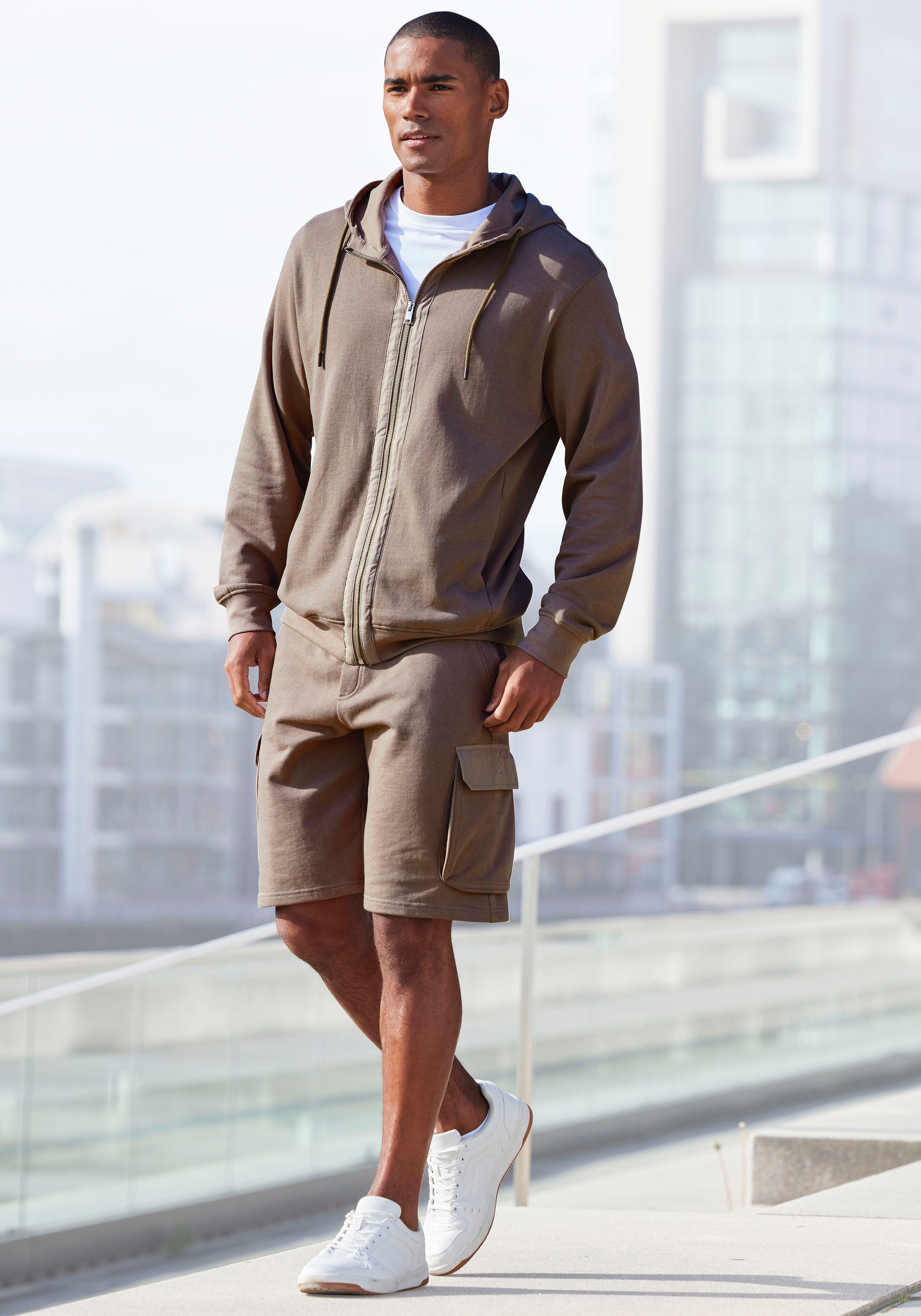 AUTHENTIC LE JOGGER Sweatshort Cargozakken met webdetails