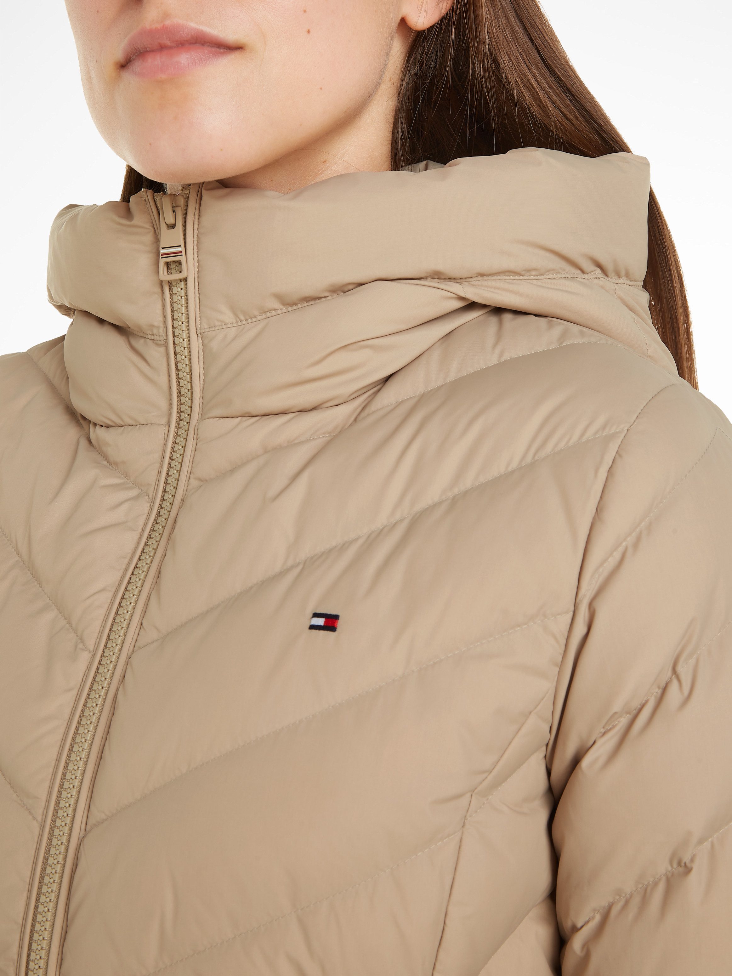 Tommy Hilfiger Gewatteerde jas CHEVRON MW PADDED COAT met gemiddelde vulling en merklabel
