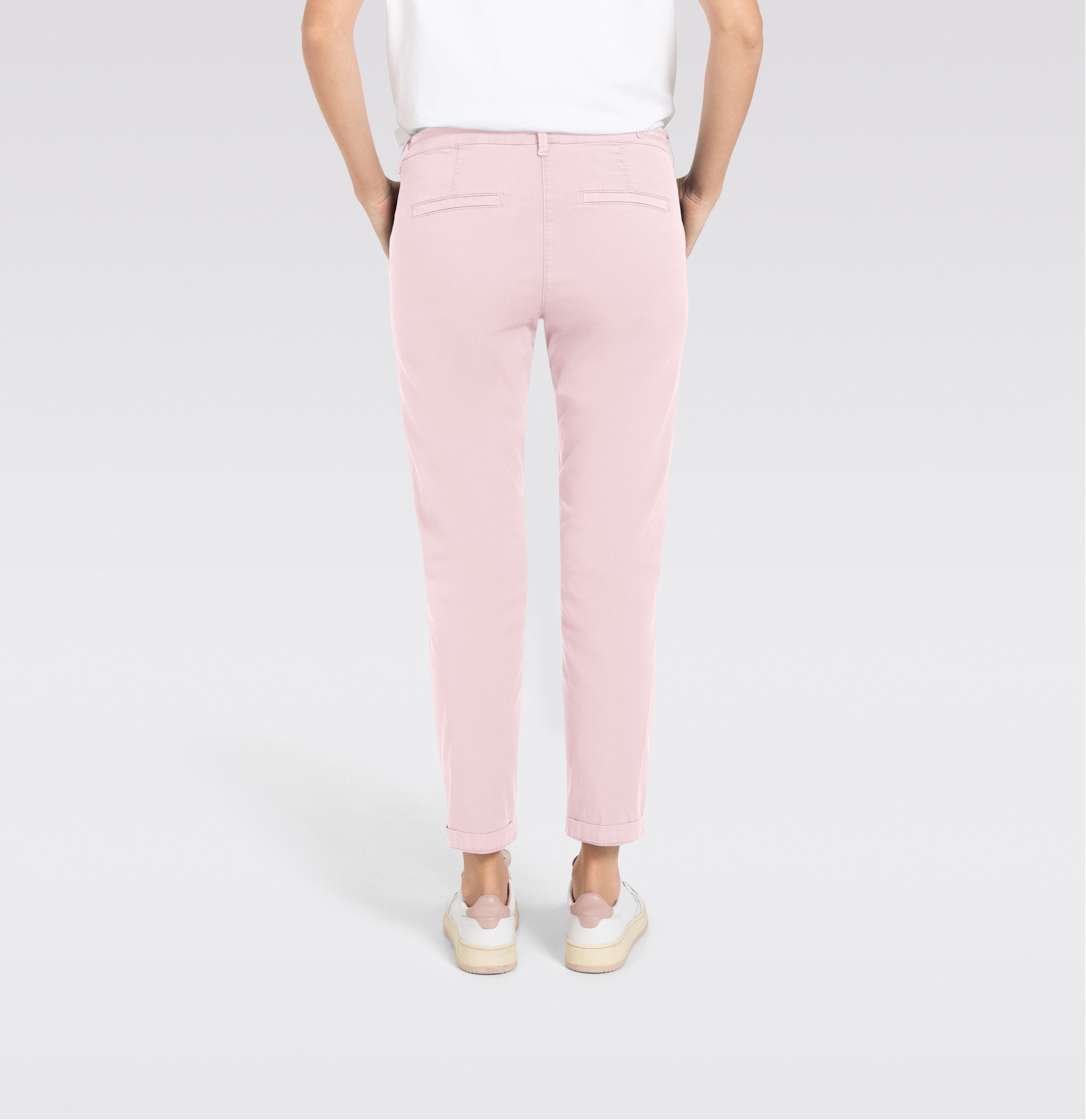 MAC Chino turn up met subtiele glans, elegant en sportief tegelijk