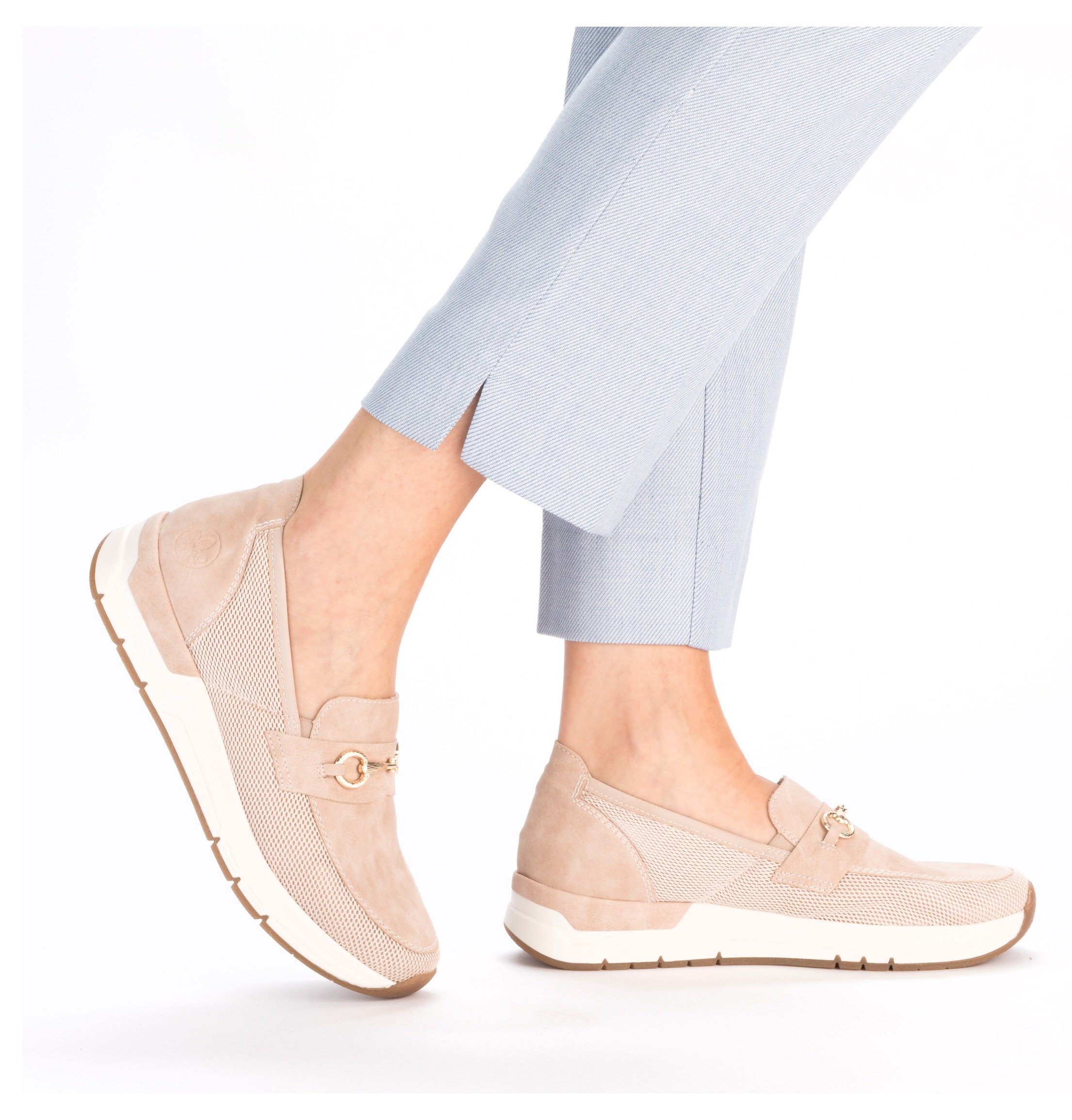 Rieker Slip-on sneakers Slipper vegan Slipper, vrijetijdsschoen met elegante sierspange