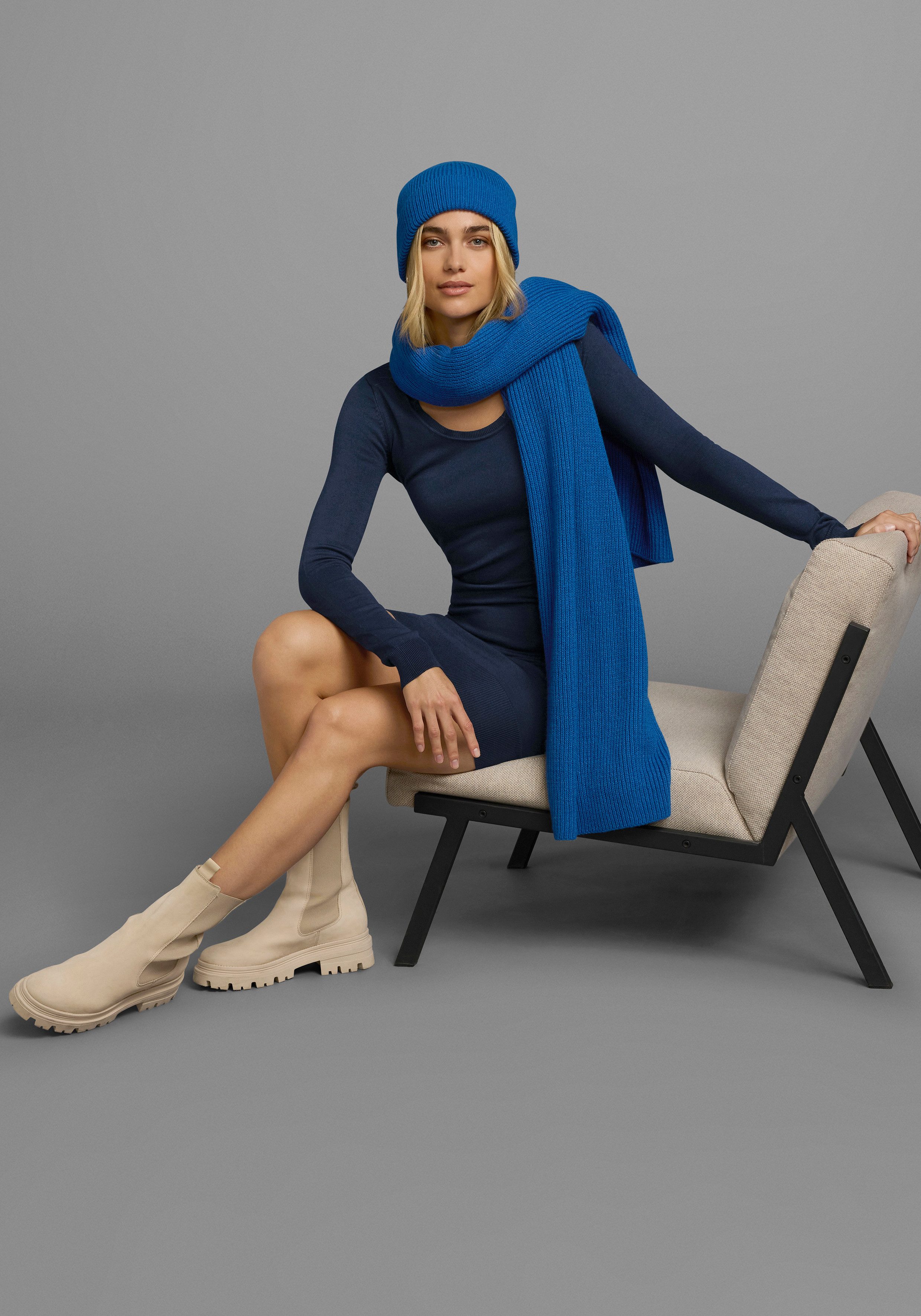 AJC Gebreide jurk figuurvolgend, van viscose en polyamide, lange mouwen, met ribboordjes