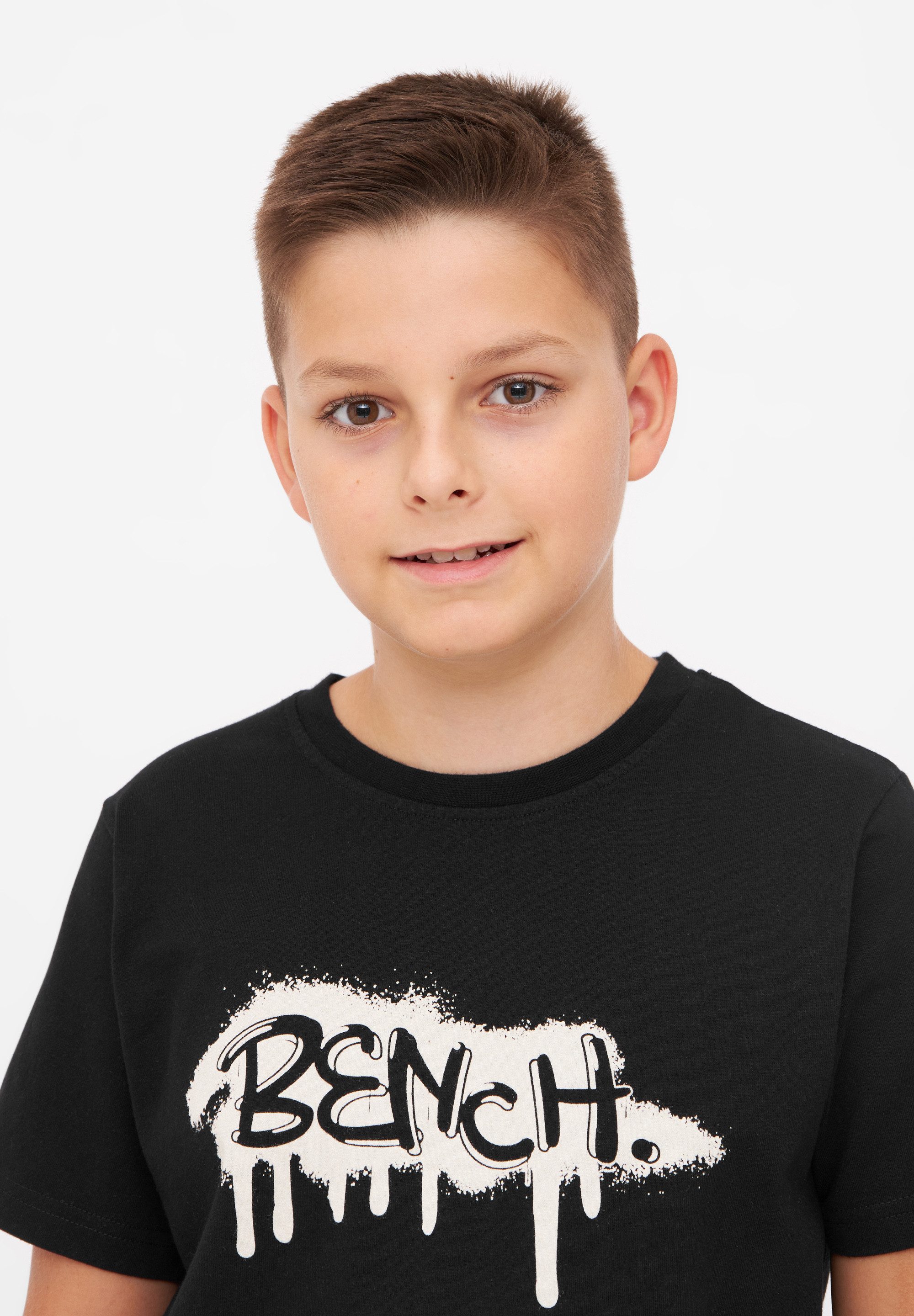 Bench. T-shirt Peralta