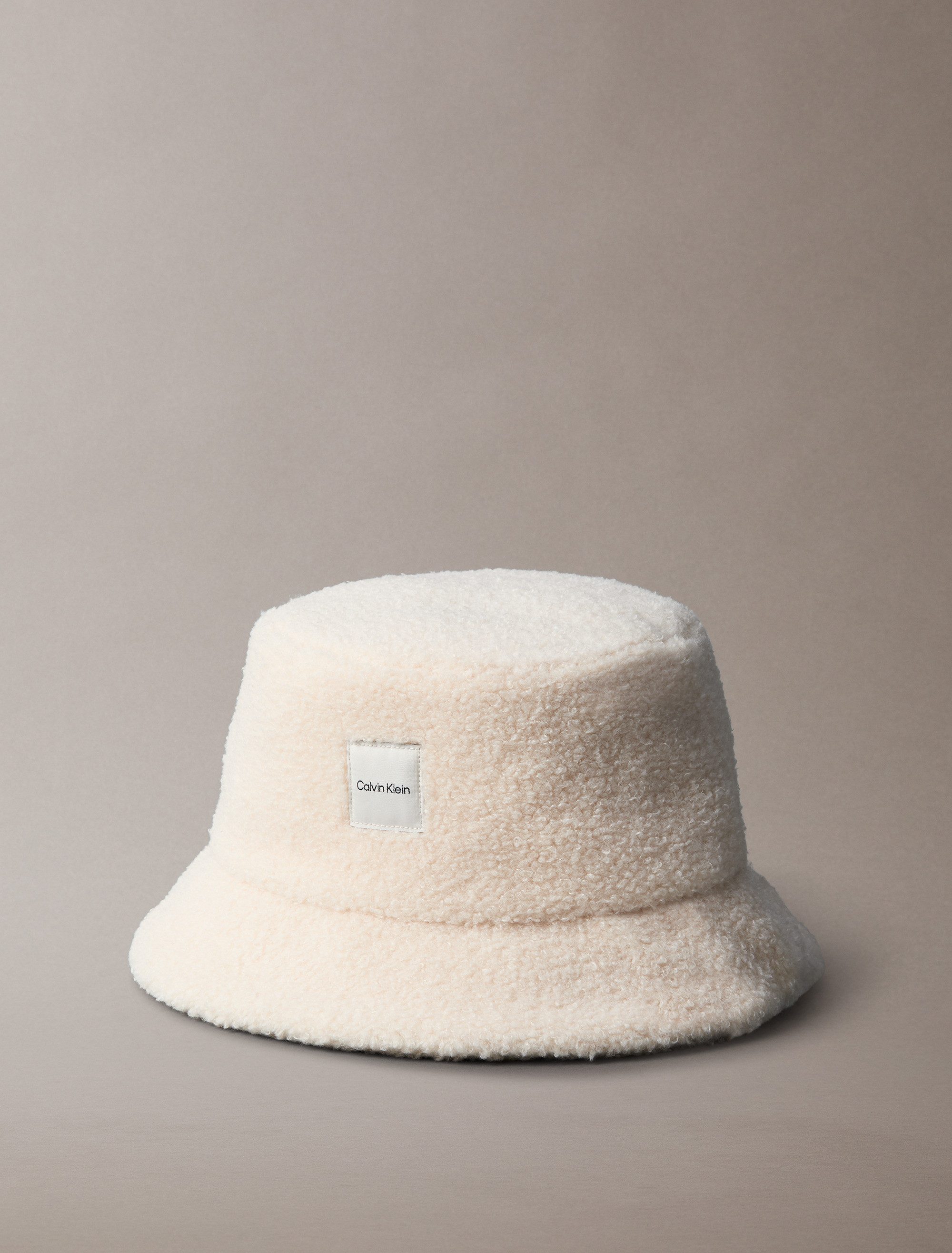 Calvin Klein Vissershoed BOUCLE w PATCH BUCKET