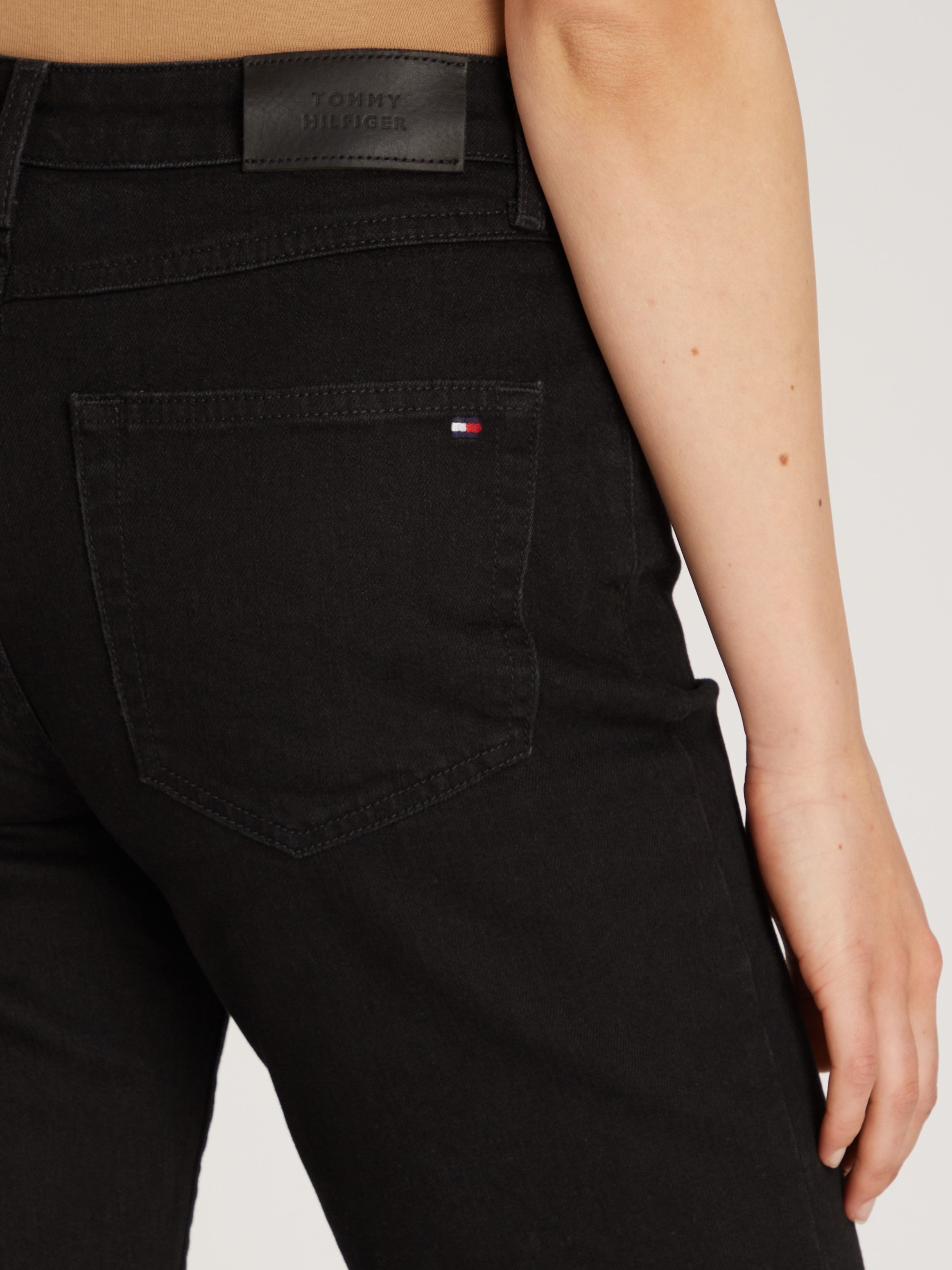 Tommy Hilfiger Straight jeans CLASSIC STRAIGHT RW ECRU met logo-badge, in enkel-lengte