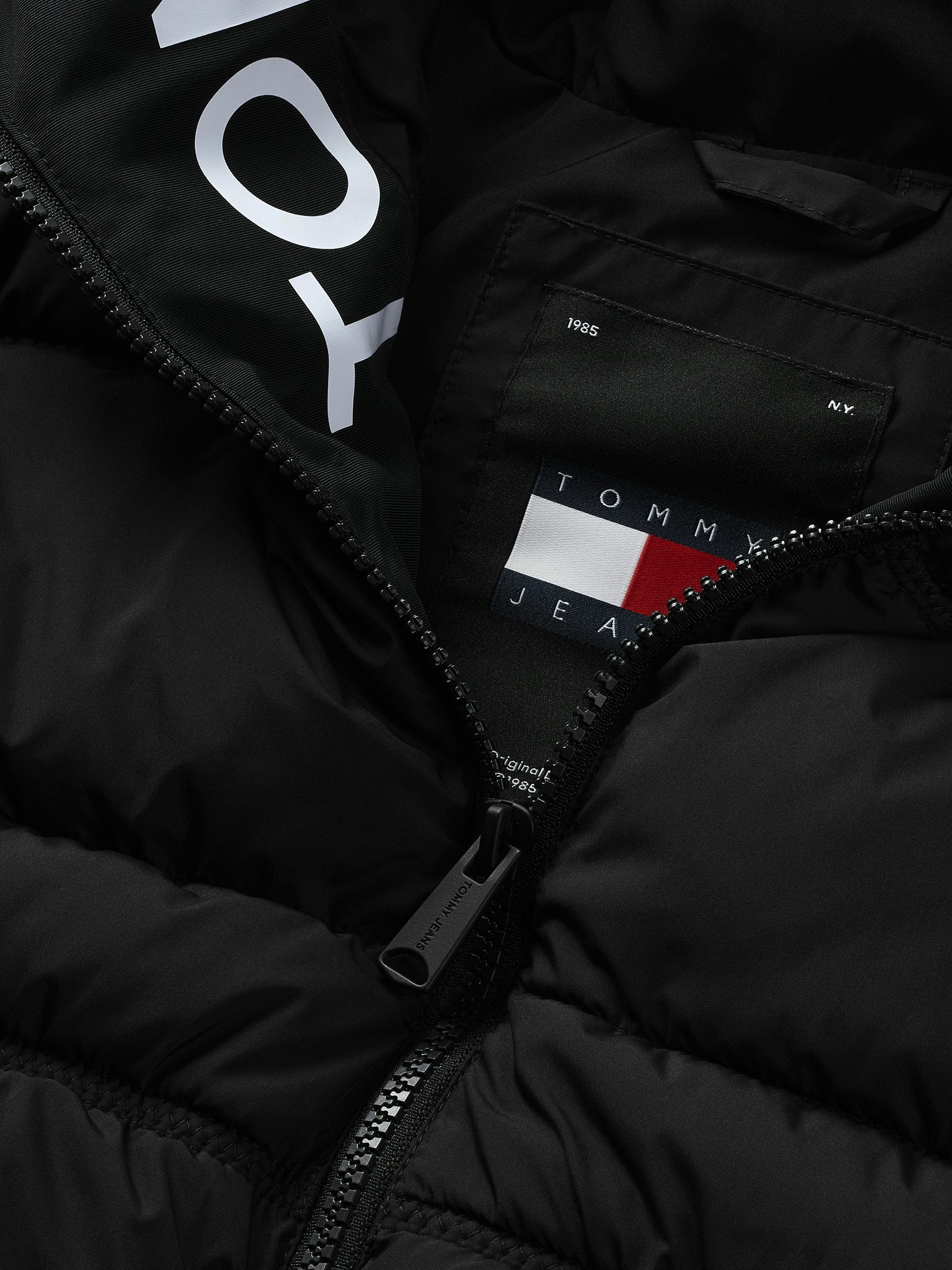 TOMMY JEANS Gewatteerde jas met een logo-opschrift
