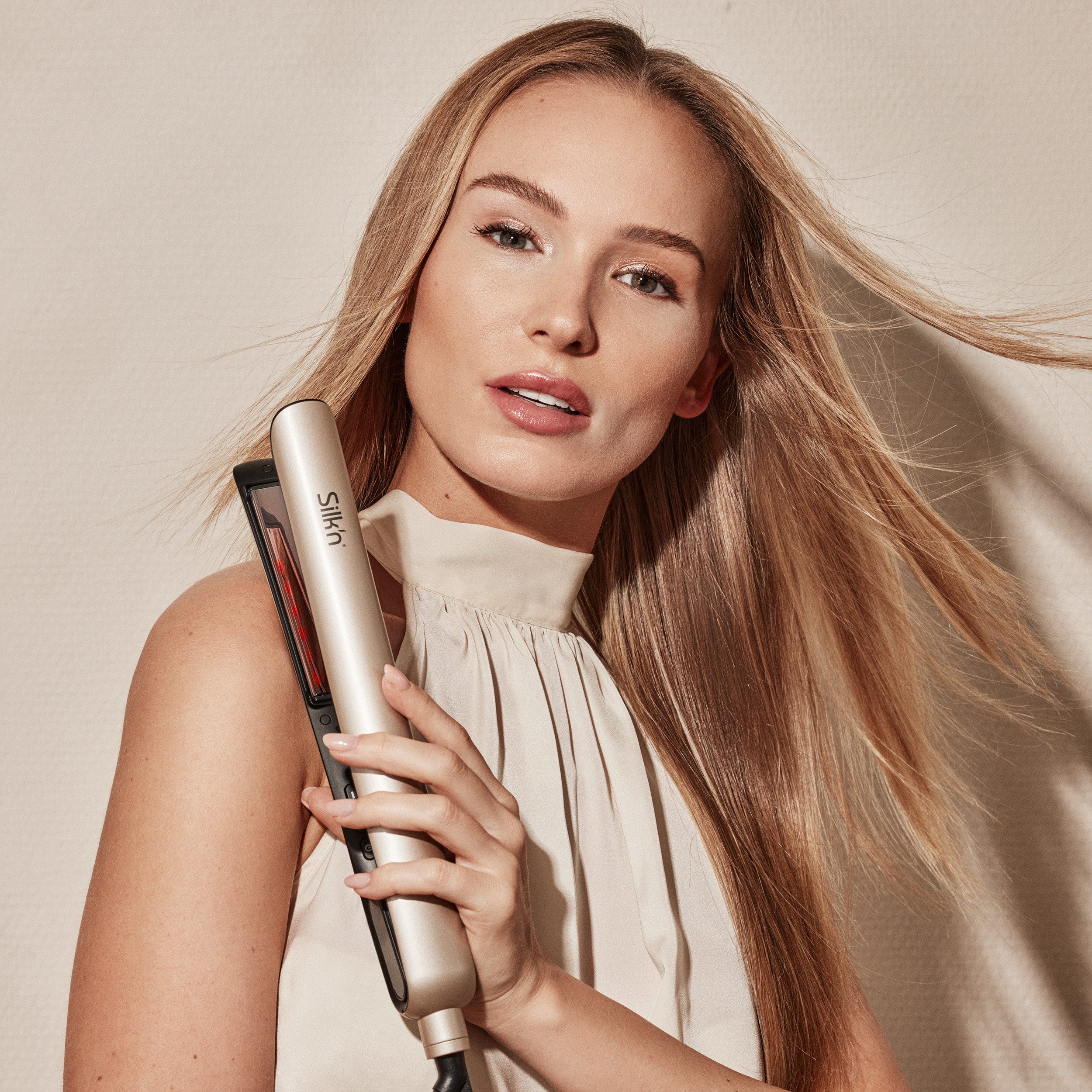 Silk'n Straightener SilkyStraight met infrarood, titanplaten, korte opwarmtijd