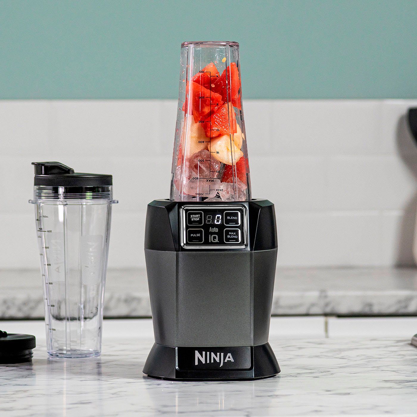 NINJA Smoothie-maker BN495EU incl. 2 x 0,7 l beker & bekerdeksel met schenktuit, met auto-iq