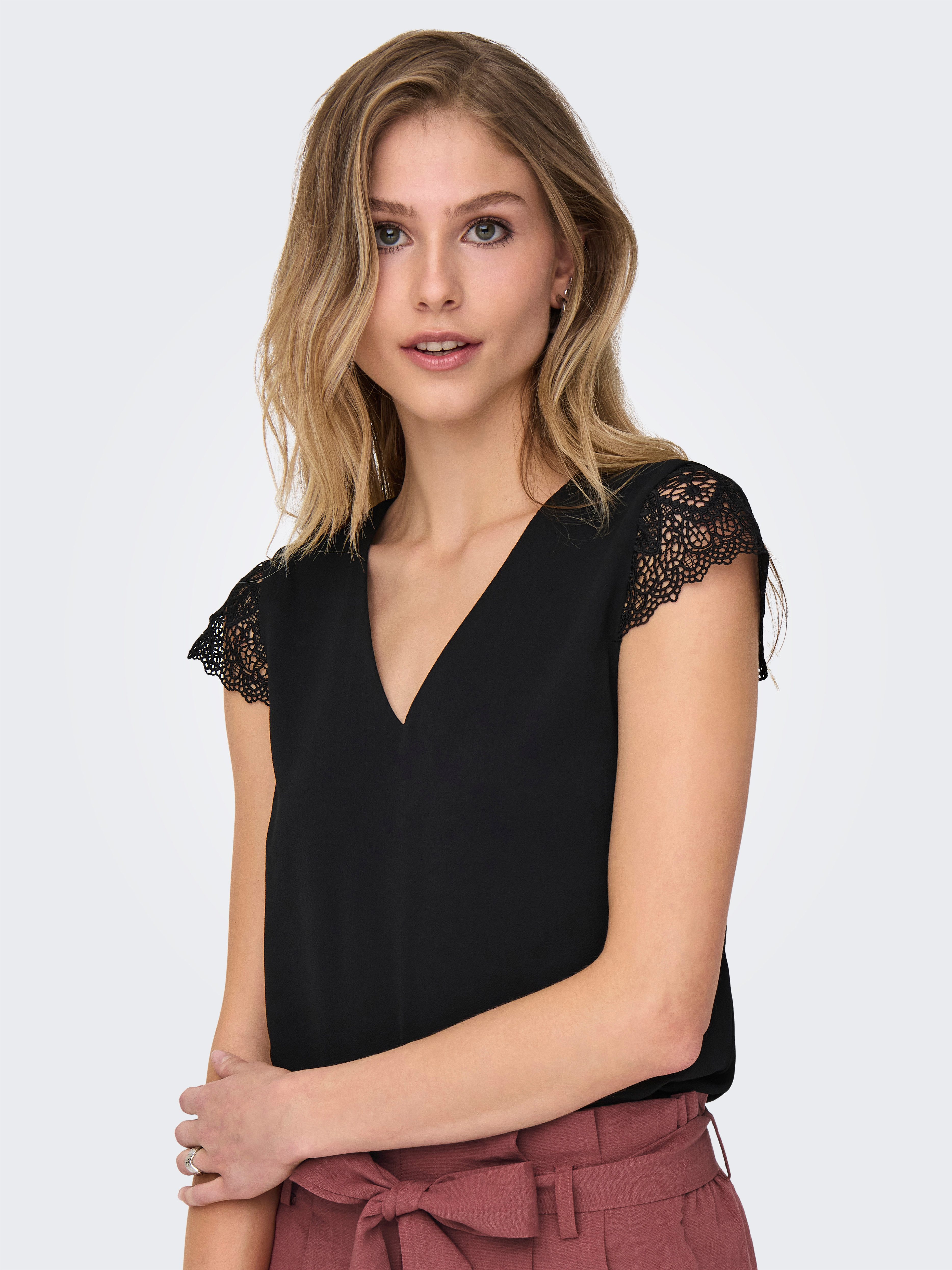 Only Shirt met korte mouwen ONLELVA FR S/S LACE V-NECK TOP CS PTM
