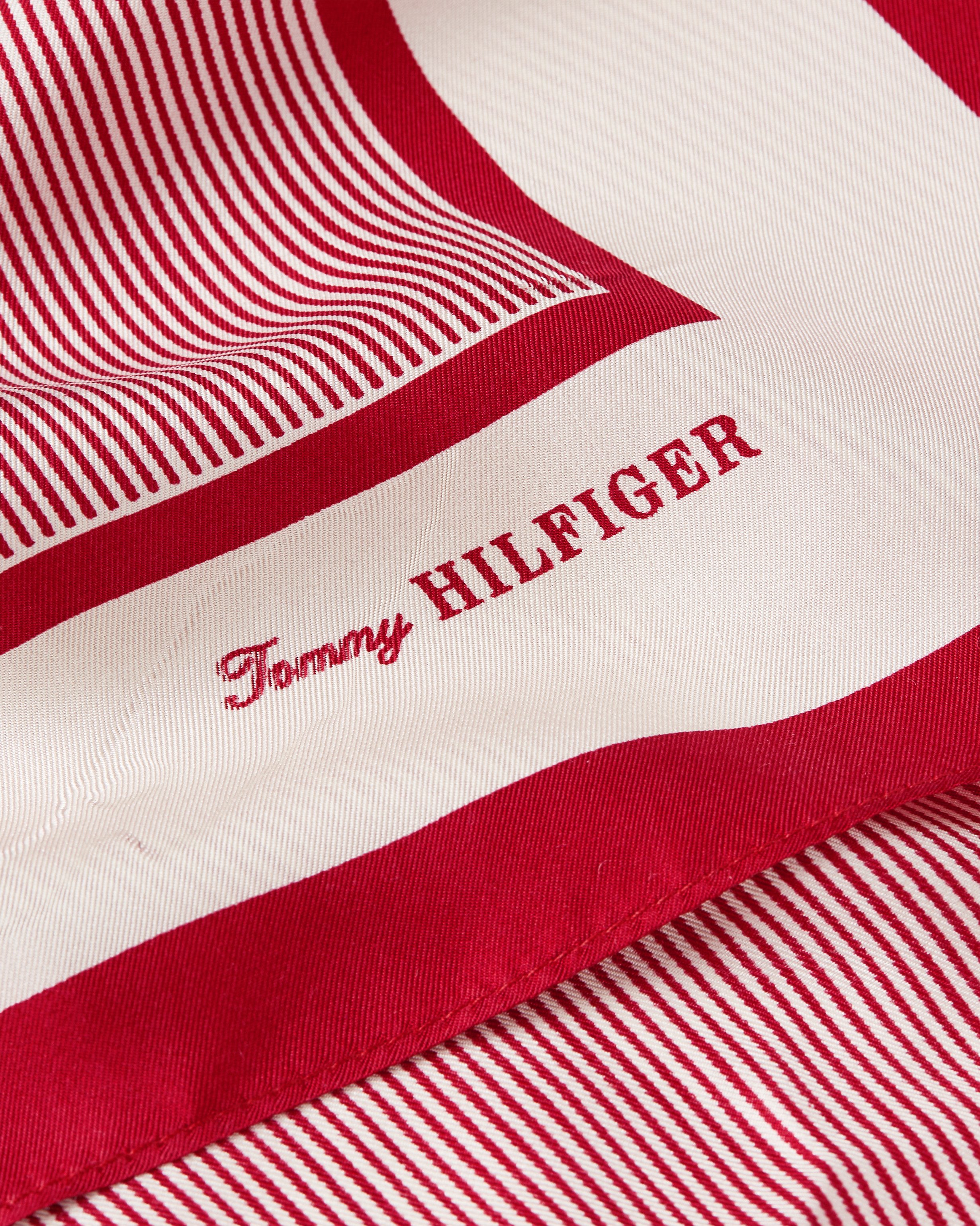 Tommy Hilfiger Modieus sjaaltje TH ELEVATED FLAG SILK SQUARE