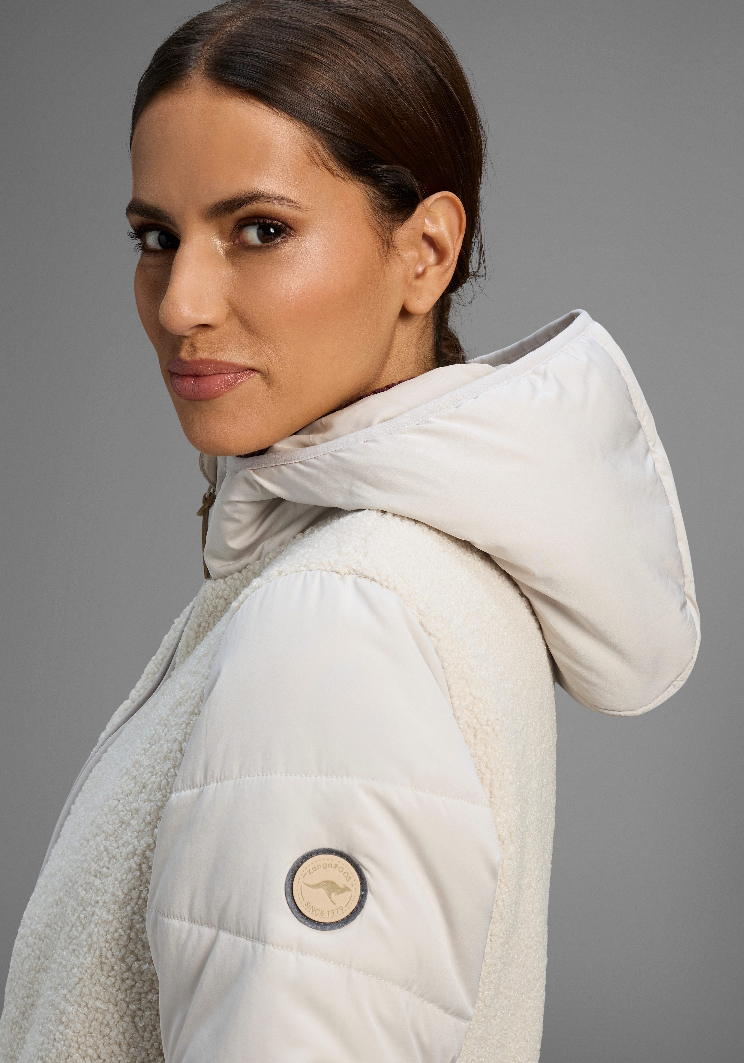 KangaROOS Hybride jas Tussenjas van teddy-fleece met gewatteerde mouwen en capuchon