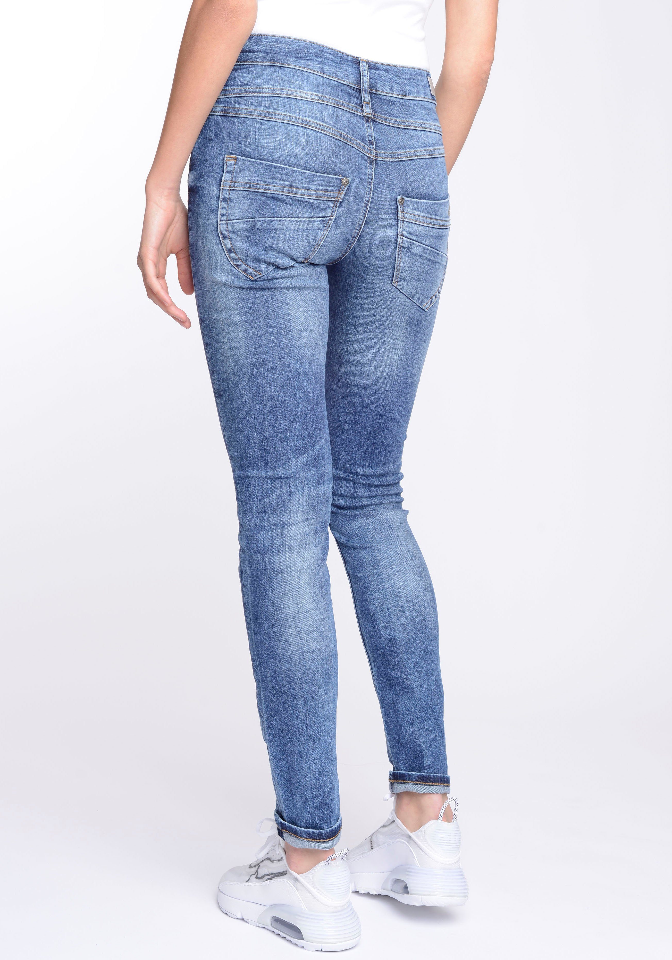 GANG Skinny fit jeans 94MORA met 3-knoopsluiting en pas voor