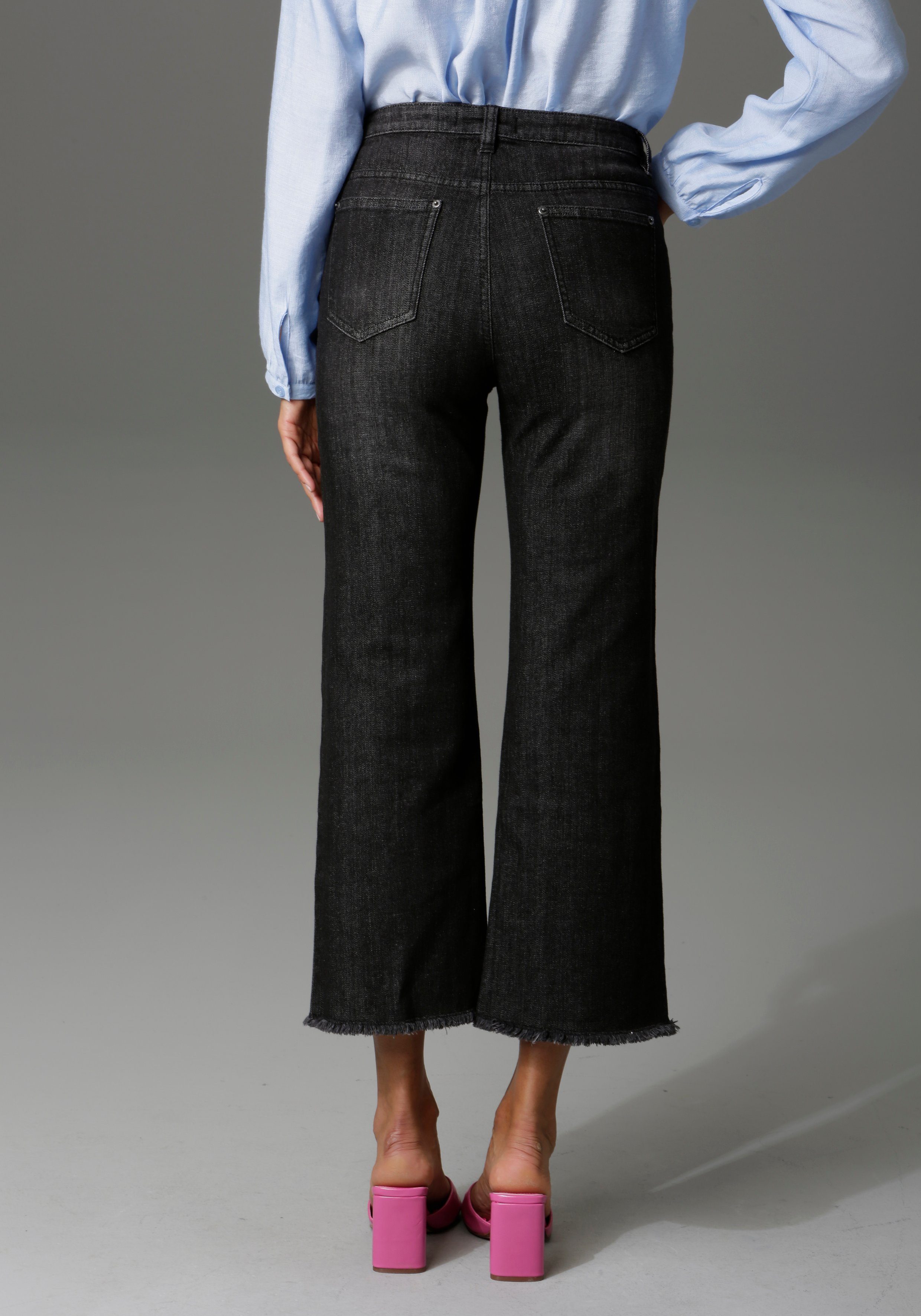 Aniston CASUAL 7/8 jeans met iets gerafelde voetzoom
