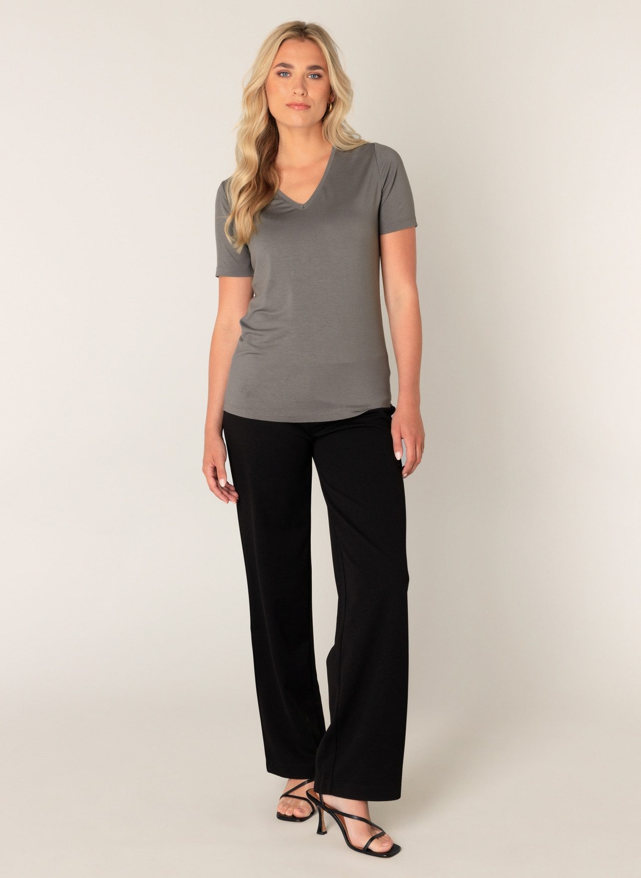 Base Level T-shirt Yanic met v-hals