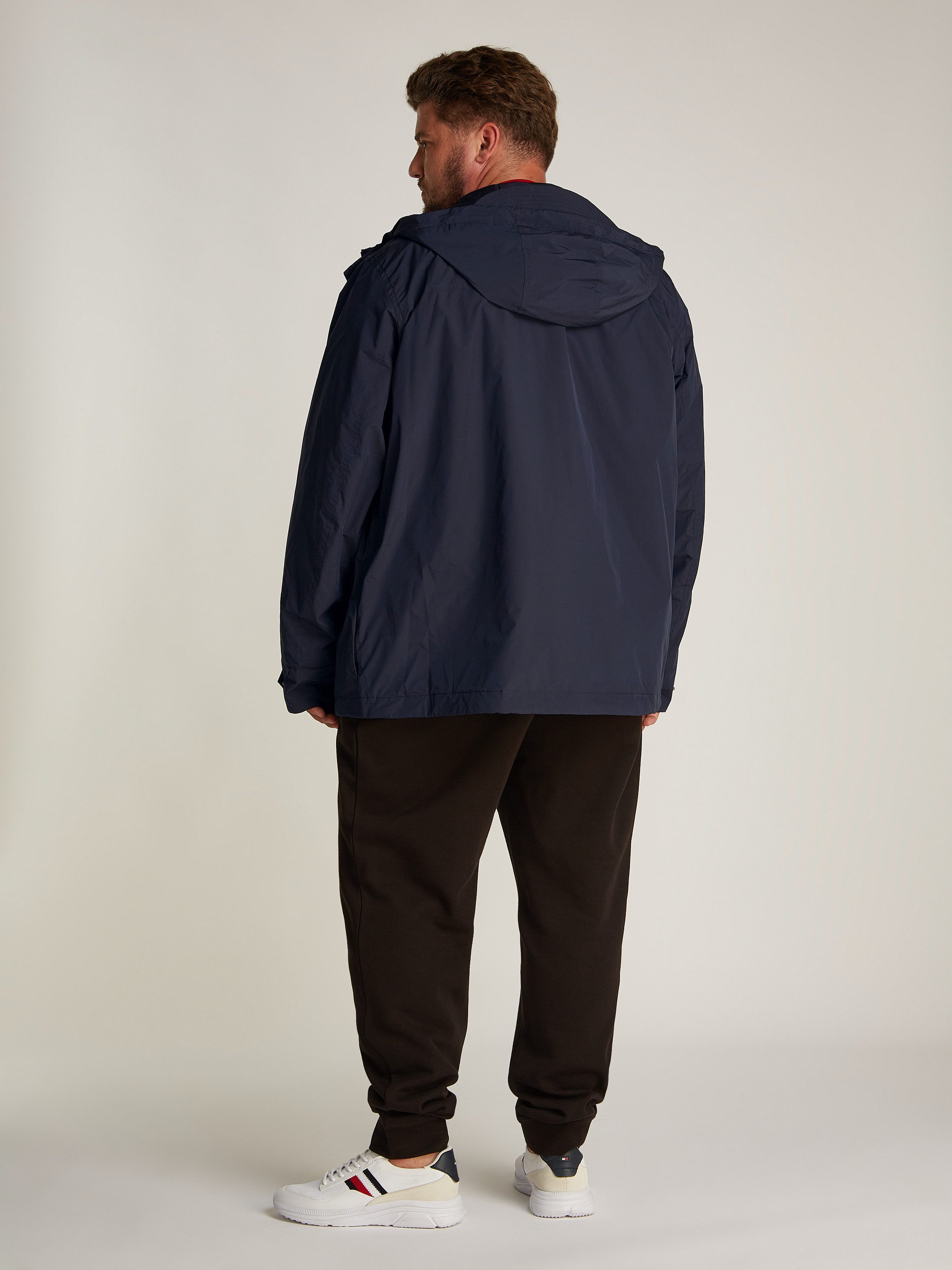 Tommy Hilfiger Allweatherjack BT-LW PACKABLE HOODED JKT-B in grote maten, logoborduring