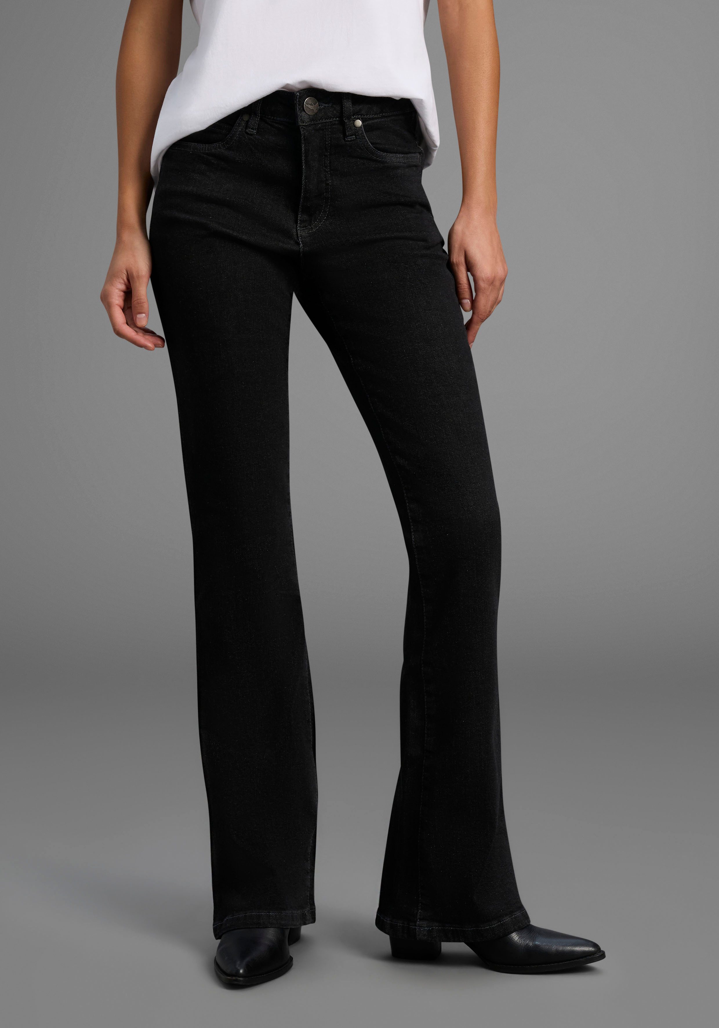 Arizona Bootcut jeans Comfort Fit uitlopende pasvorm, met steekzakken, hoge taille