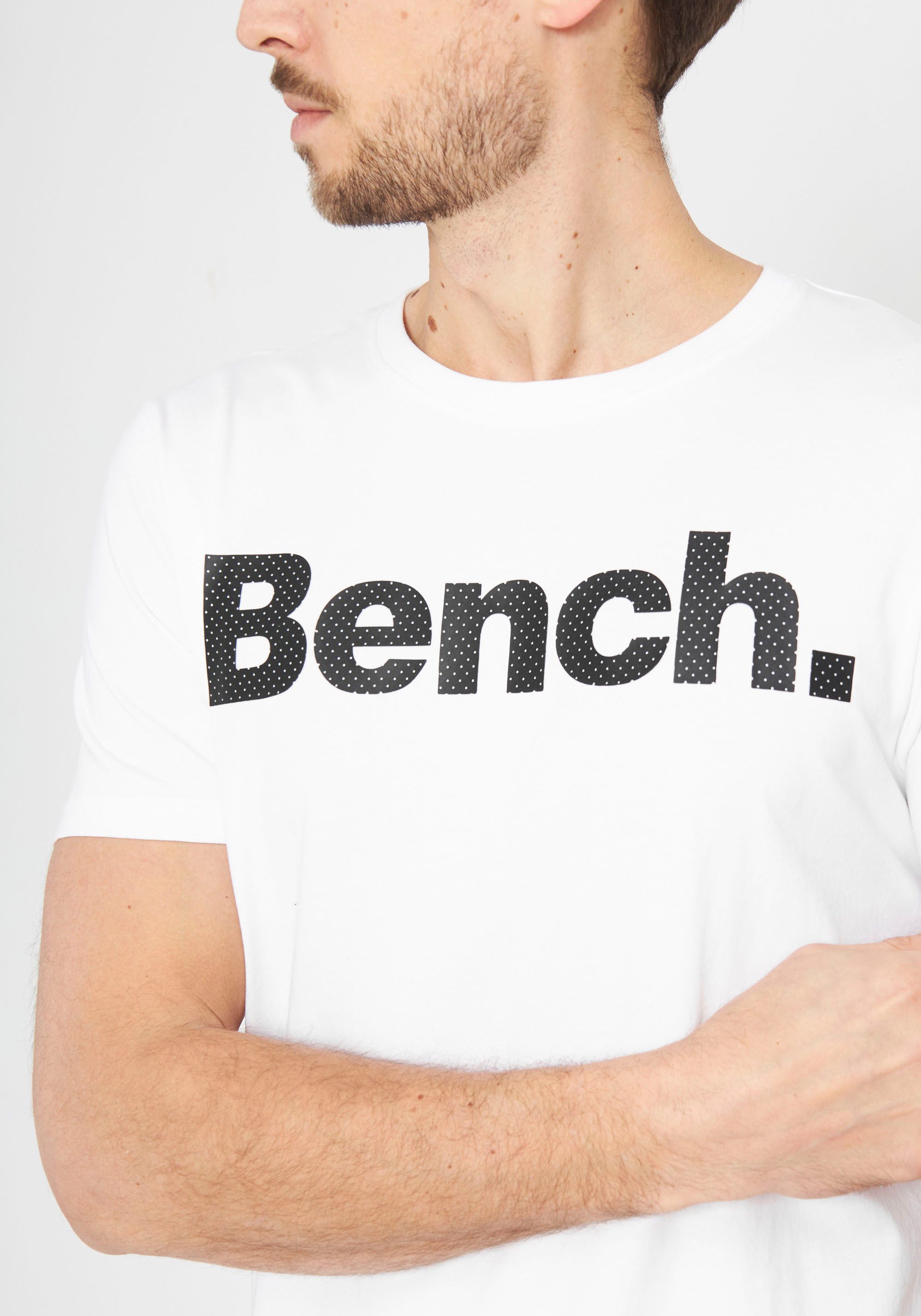 Bench. T-shirt Leandro