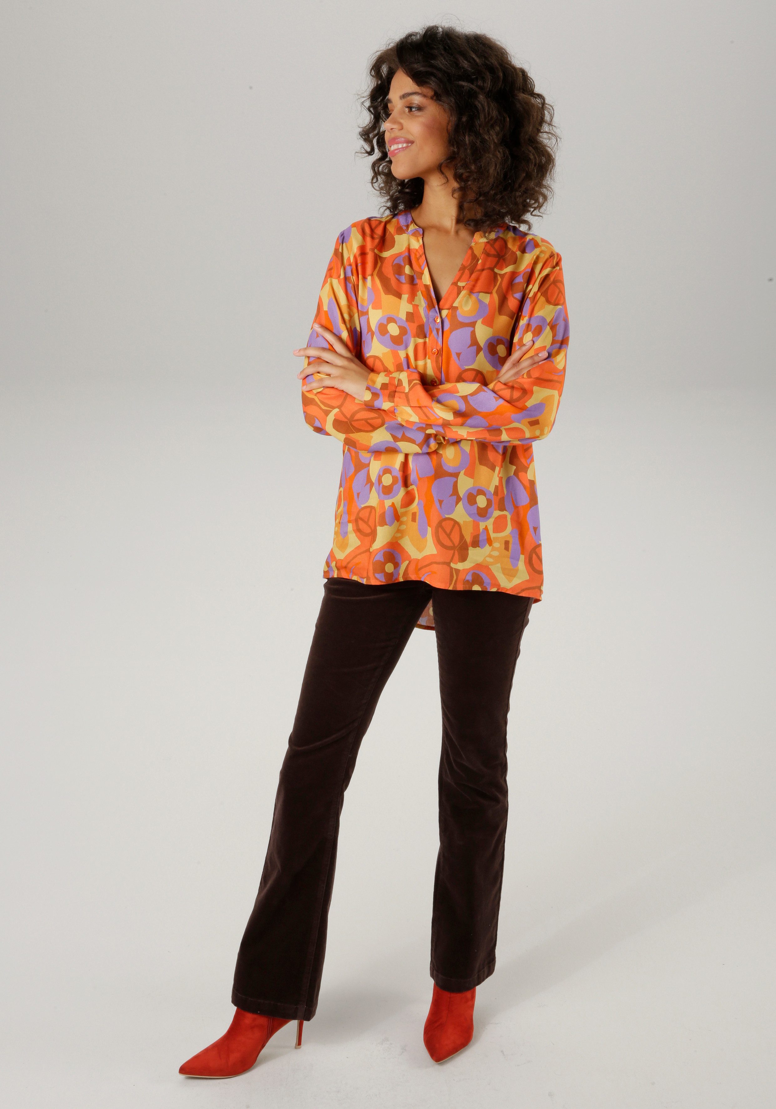 Aniston CASUAL Blouse zonder sluiting met extravagante, grafische print