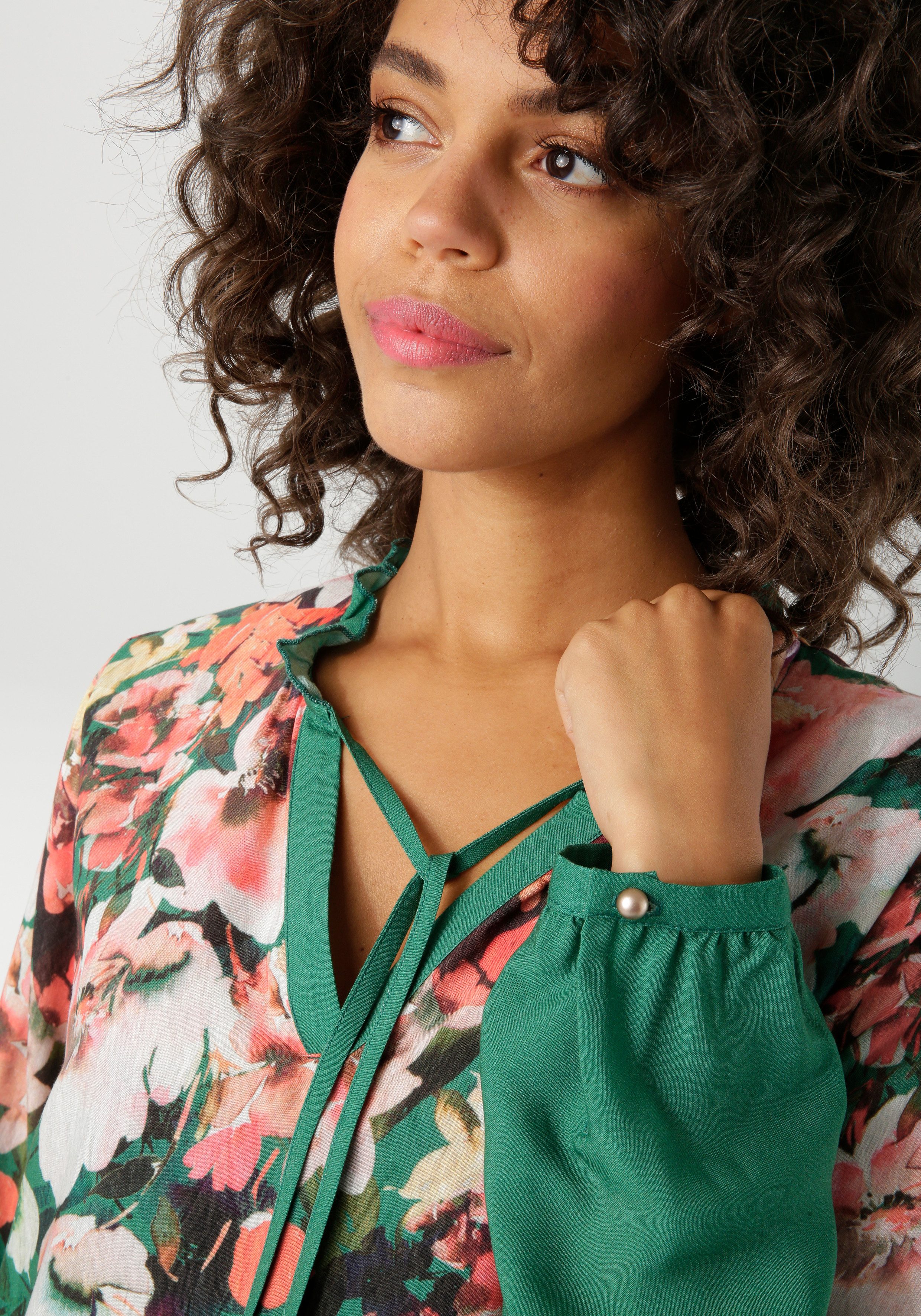 Aniston CASUAL Blouse zonder sluiting met kleurrijke bloemen gedessineerd - nieuwe collectie