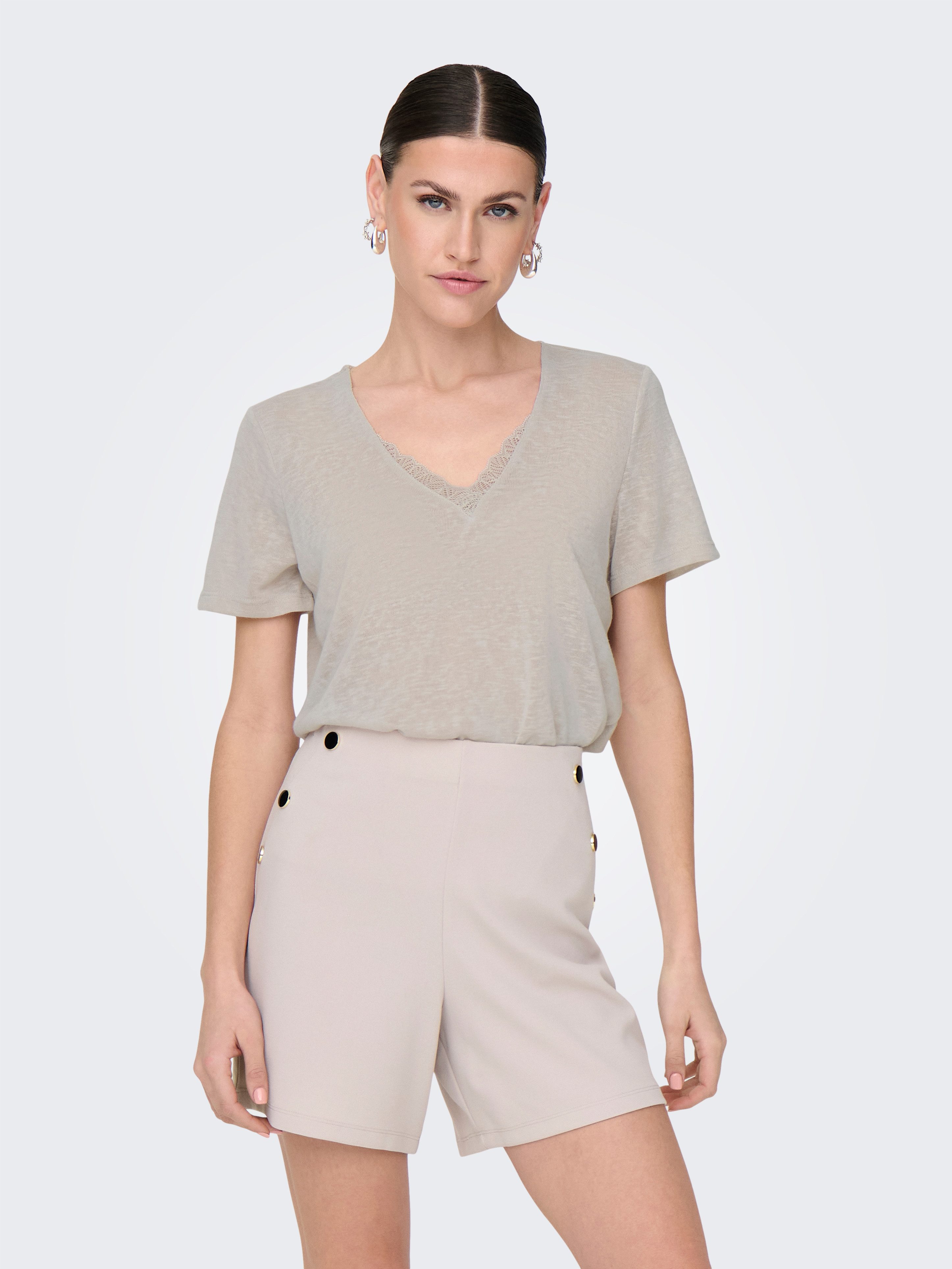 Only Shirt met V-hals ONLZOLA LIFE S/S V-NECK LACE TOP JRS