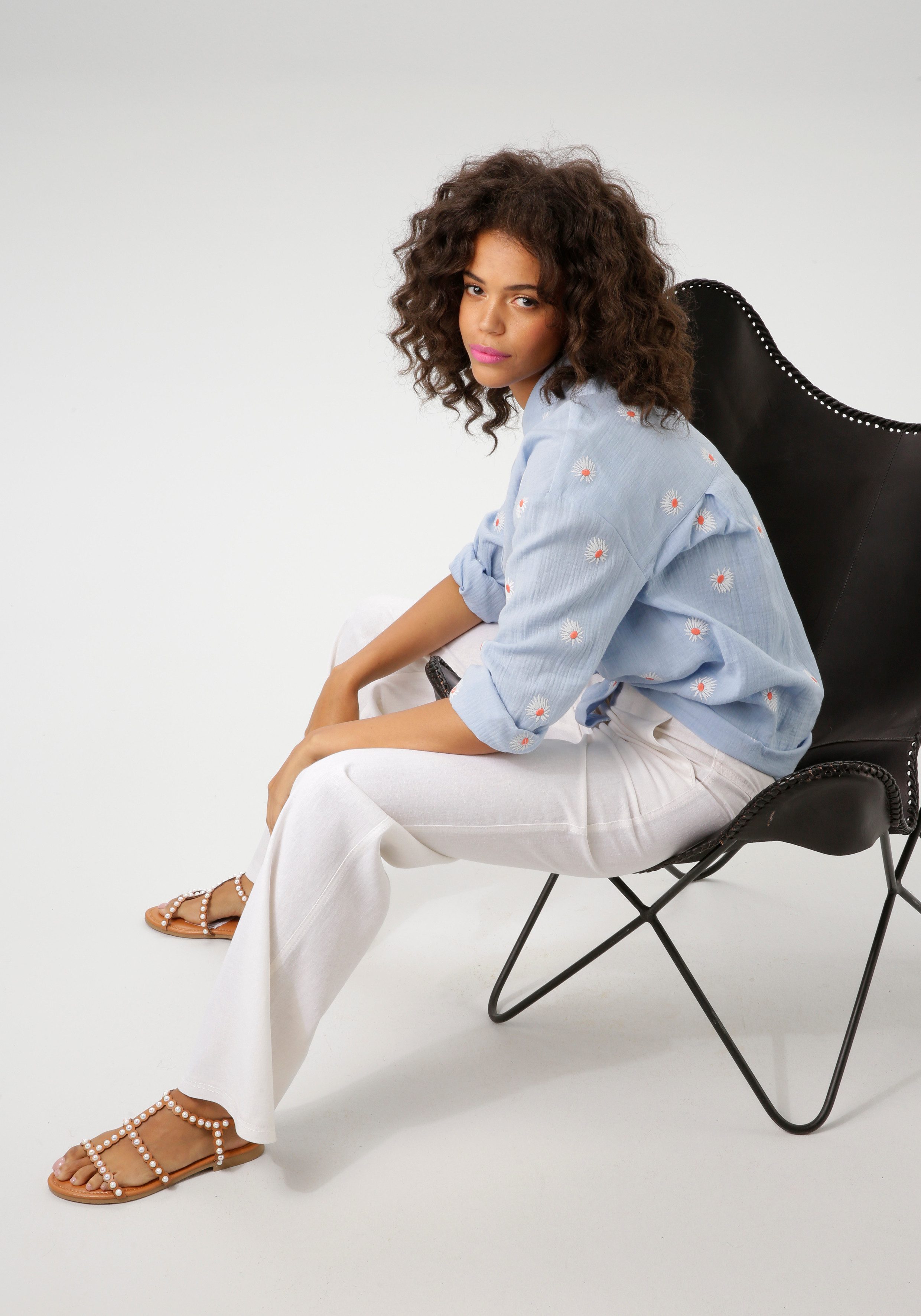 Aniston CASUAL Overhemdblouse met betoverende bloemen geborduurd - nieuwe collectie