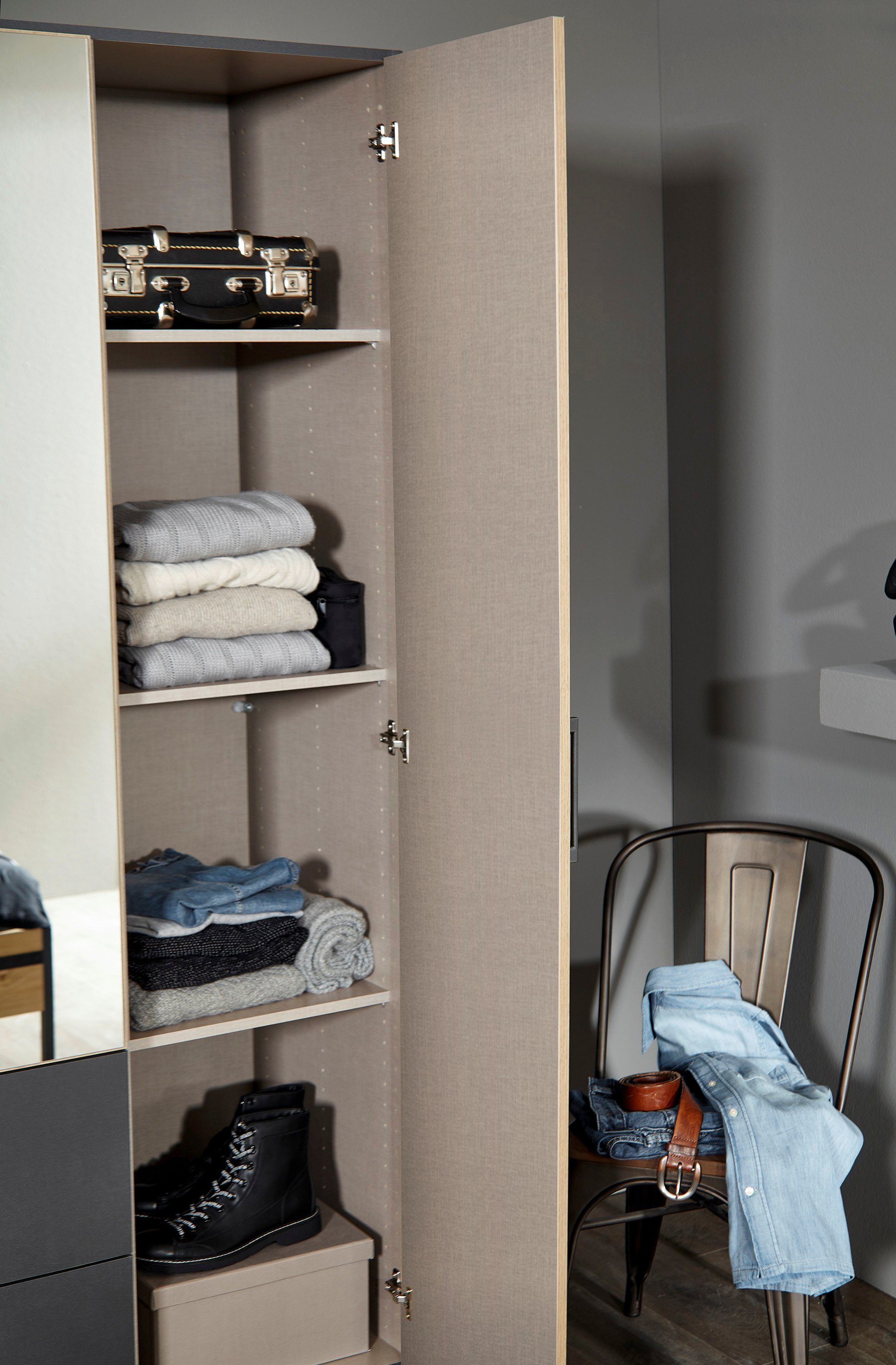 rauch Kastenset Holmes met applicaties "industrial style"