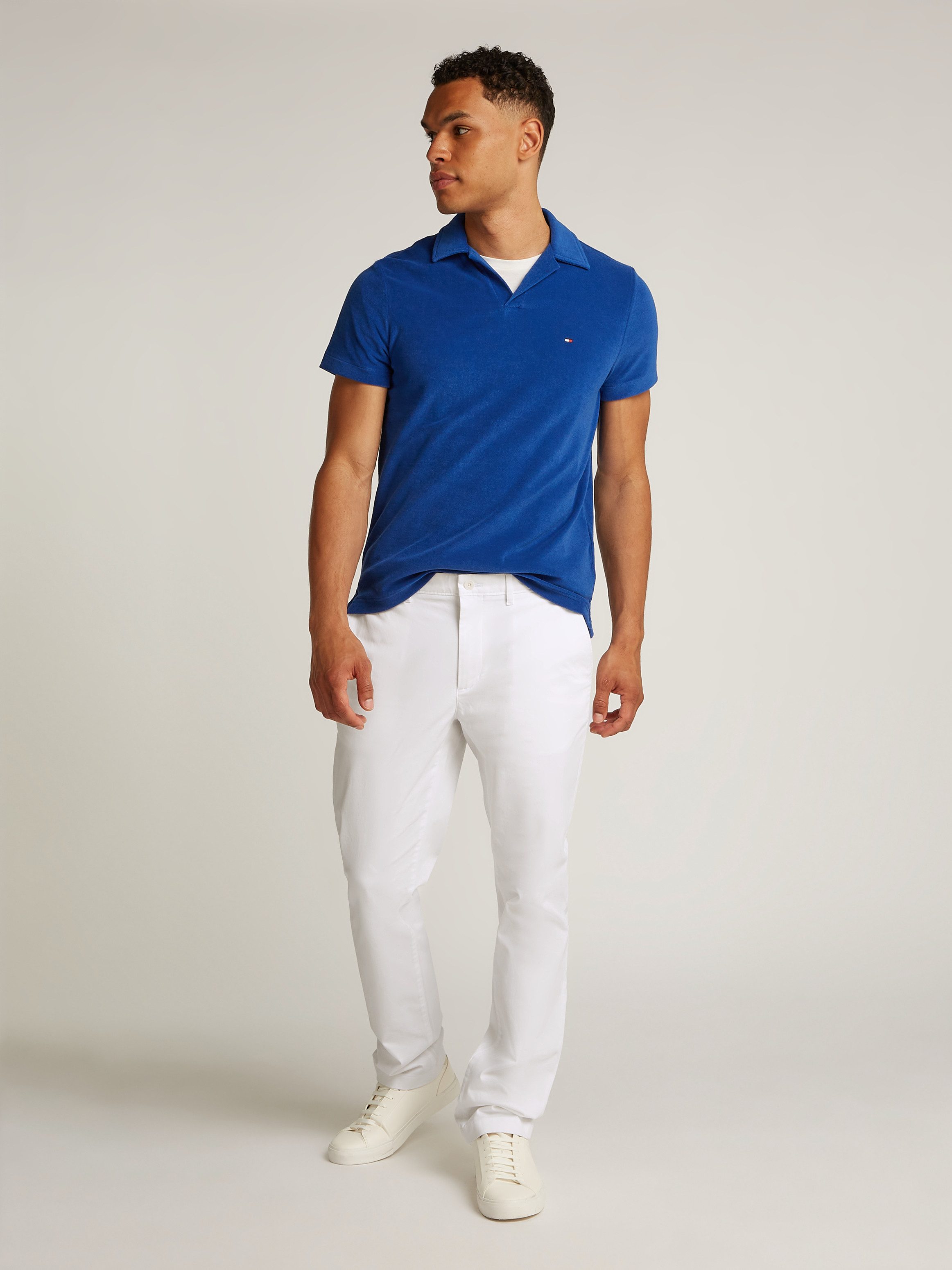 Tommy Hilfiger Chino DENTON CHINO SATIN met achterzakken met knoop, logo-borduursel