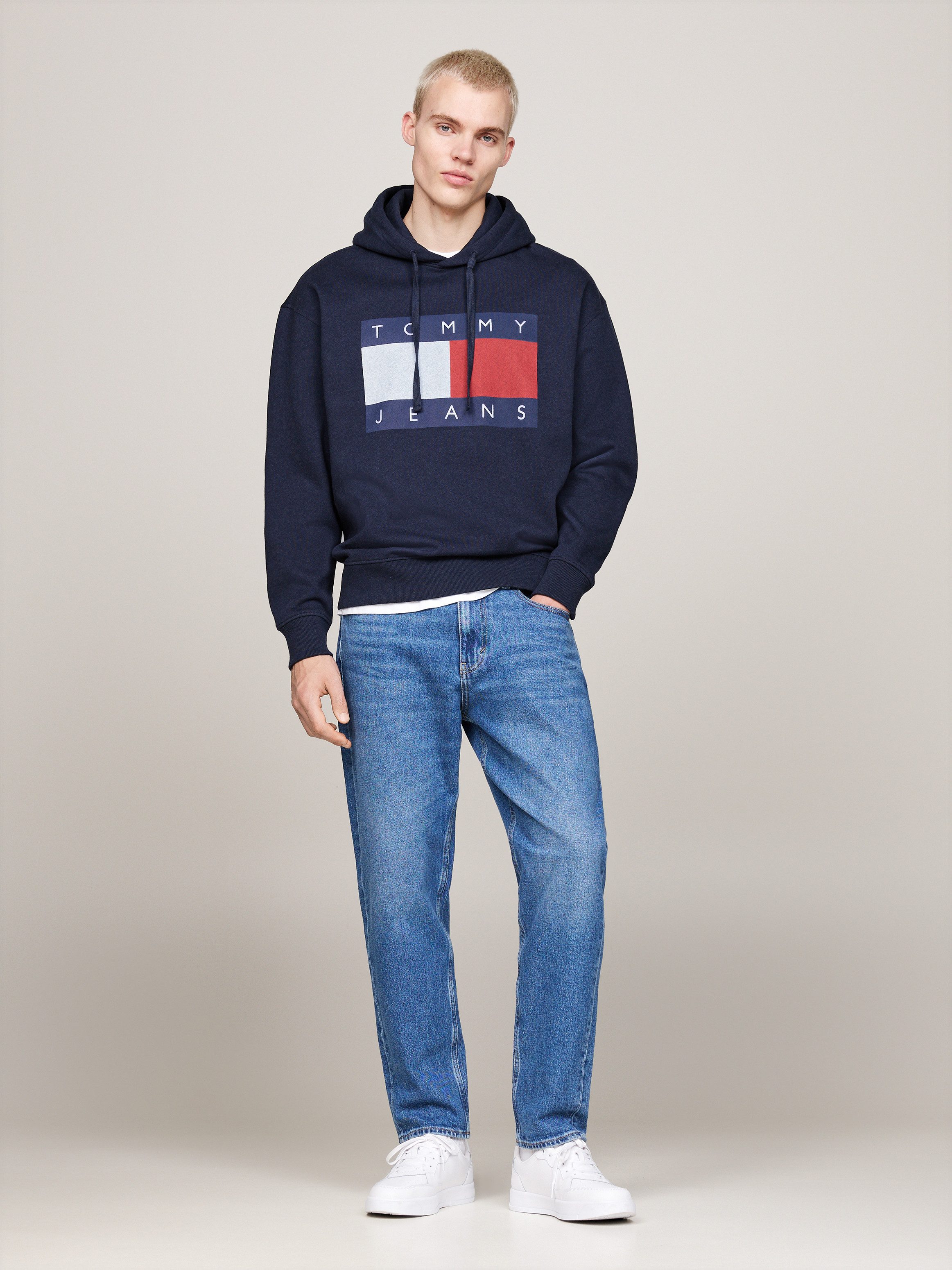 TOMMY JEANS Sweatshirt TJM RLX MELANGE FLAG HOODIE met bedrukte merklogo op borsthoogte