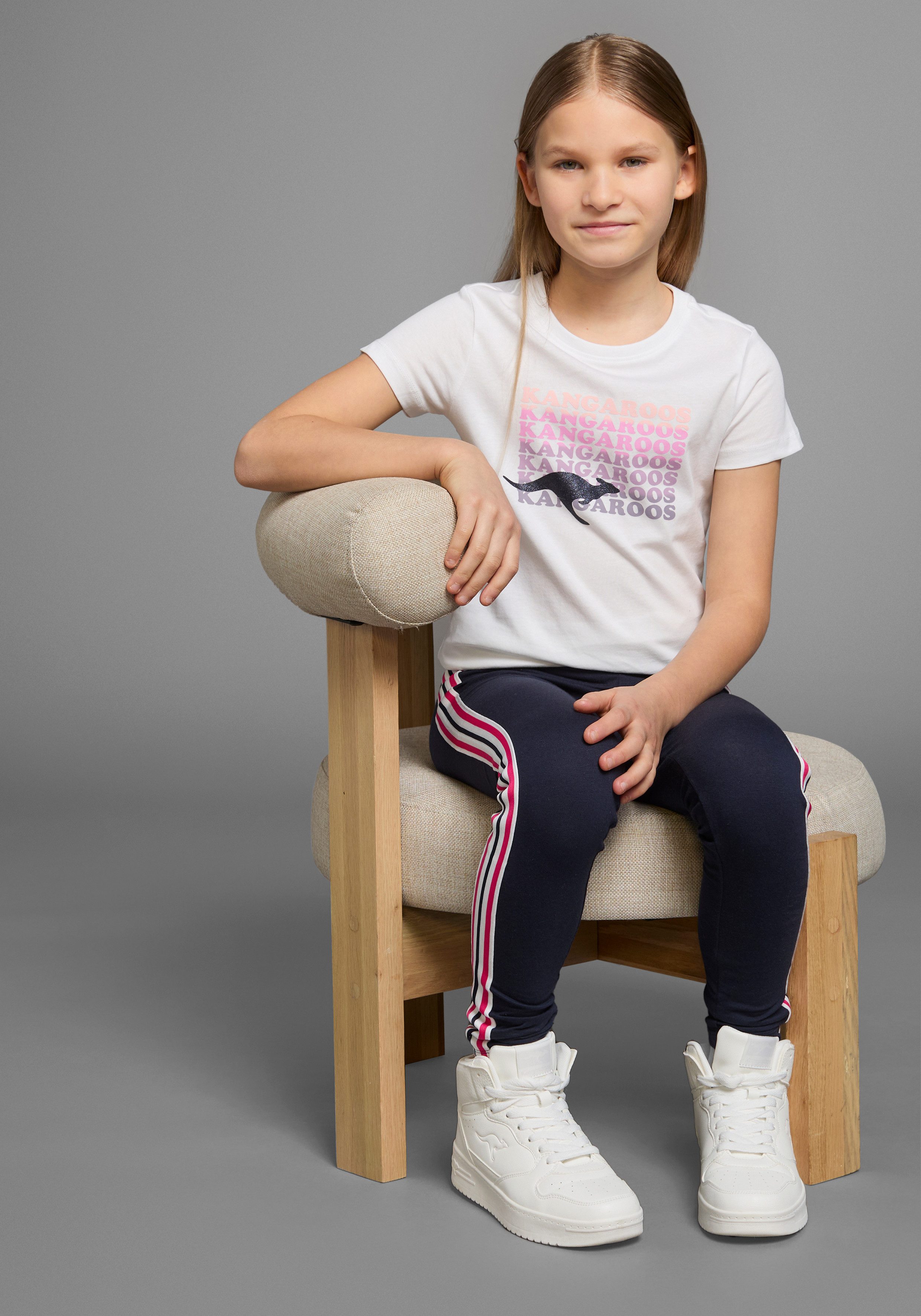KangaROOS T-shirt Korte mouwen, getailleerde snit, met glinsterdruk
