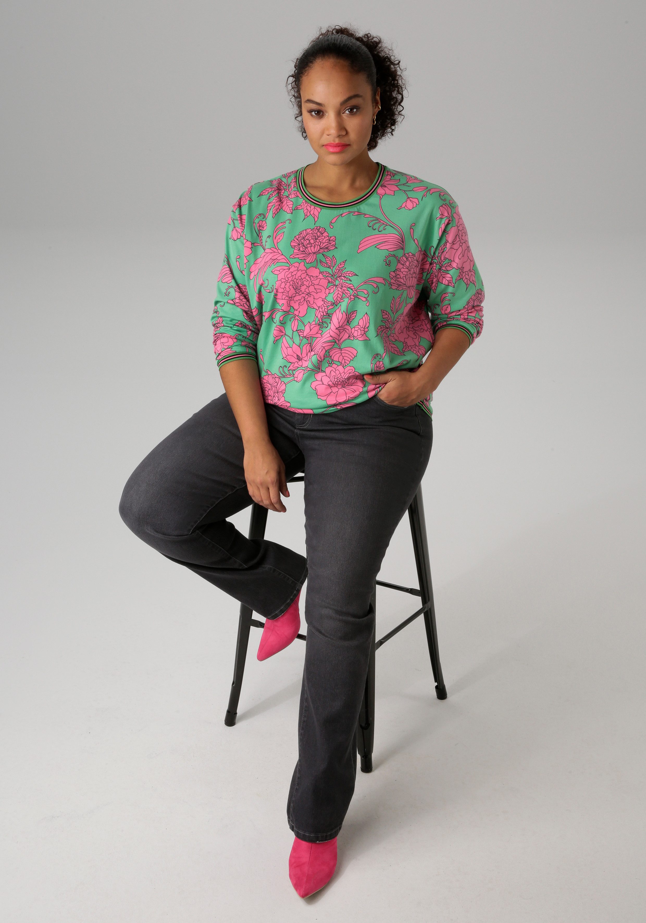 Aniston PLUS Sweatshirt met grootformaat, grafische bloemen bedrukt - nieuwe collectie