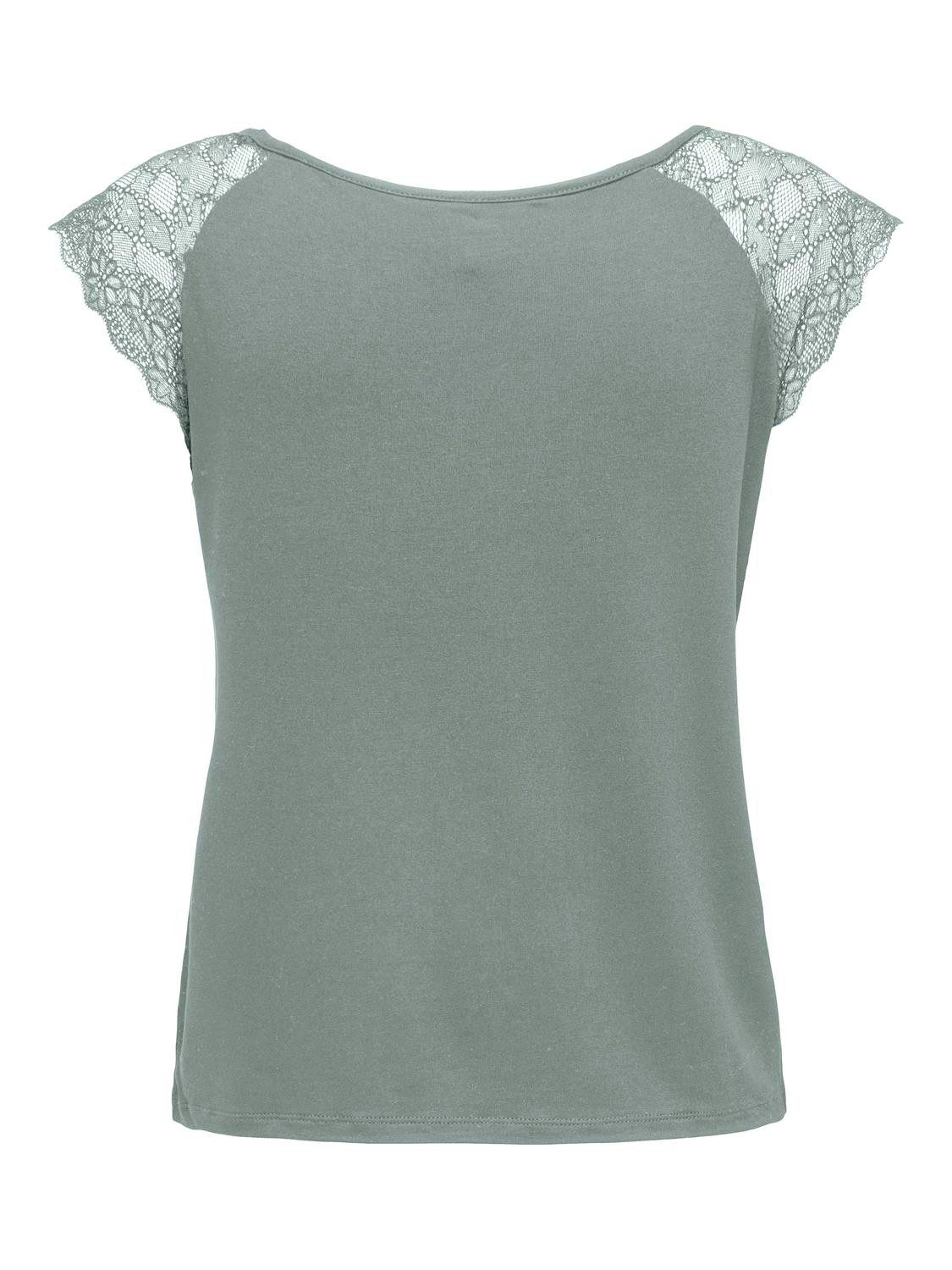 Only Shirt met V-hals ONLPETRA S/S LACE MIX TOP CS JRS