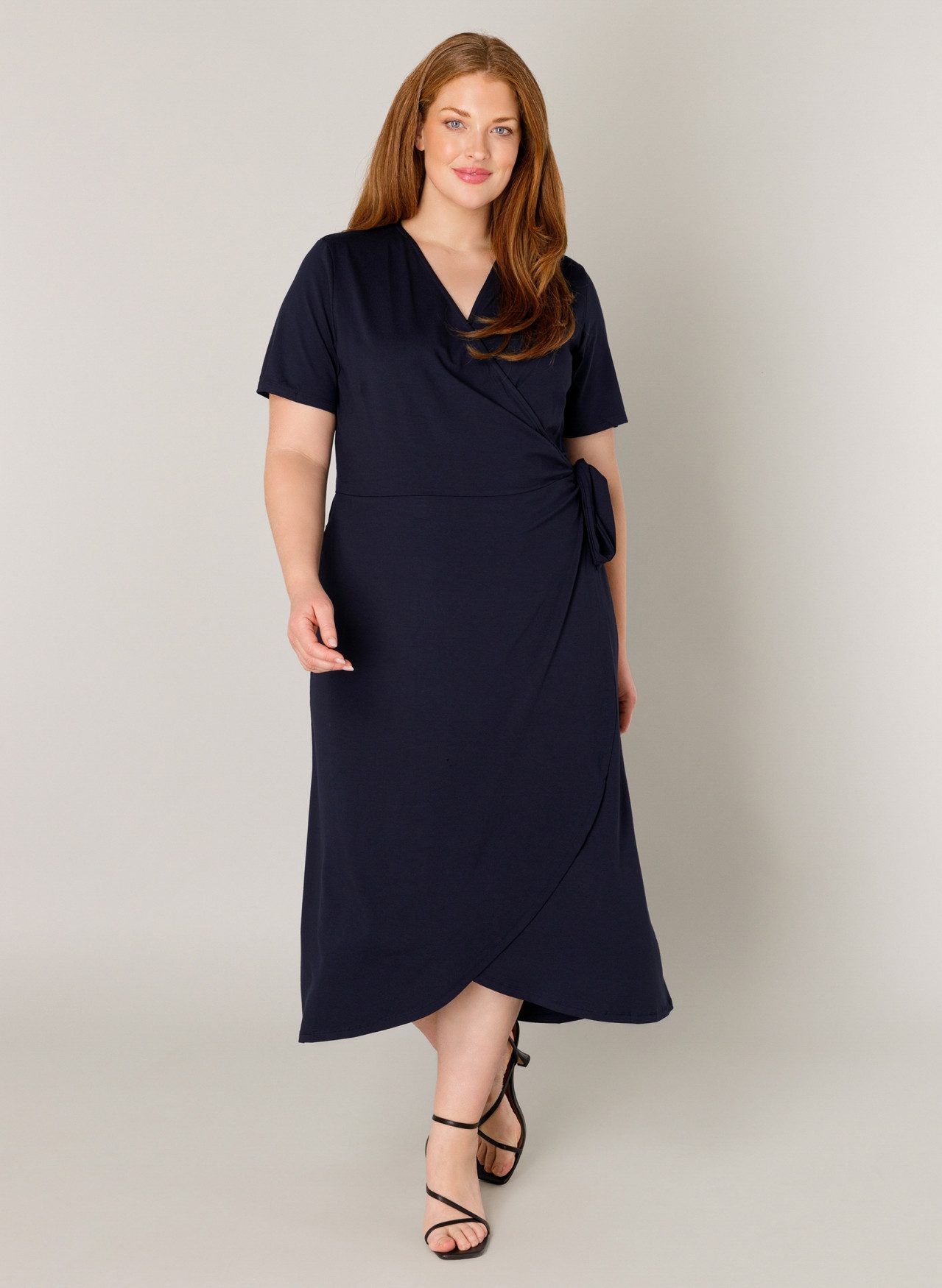 Base Level Curvy Wikkeljurk Abbie Soepelvallende viscose-mixkwaliteit