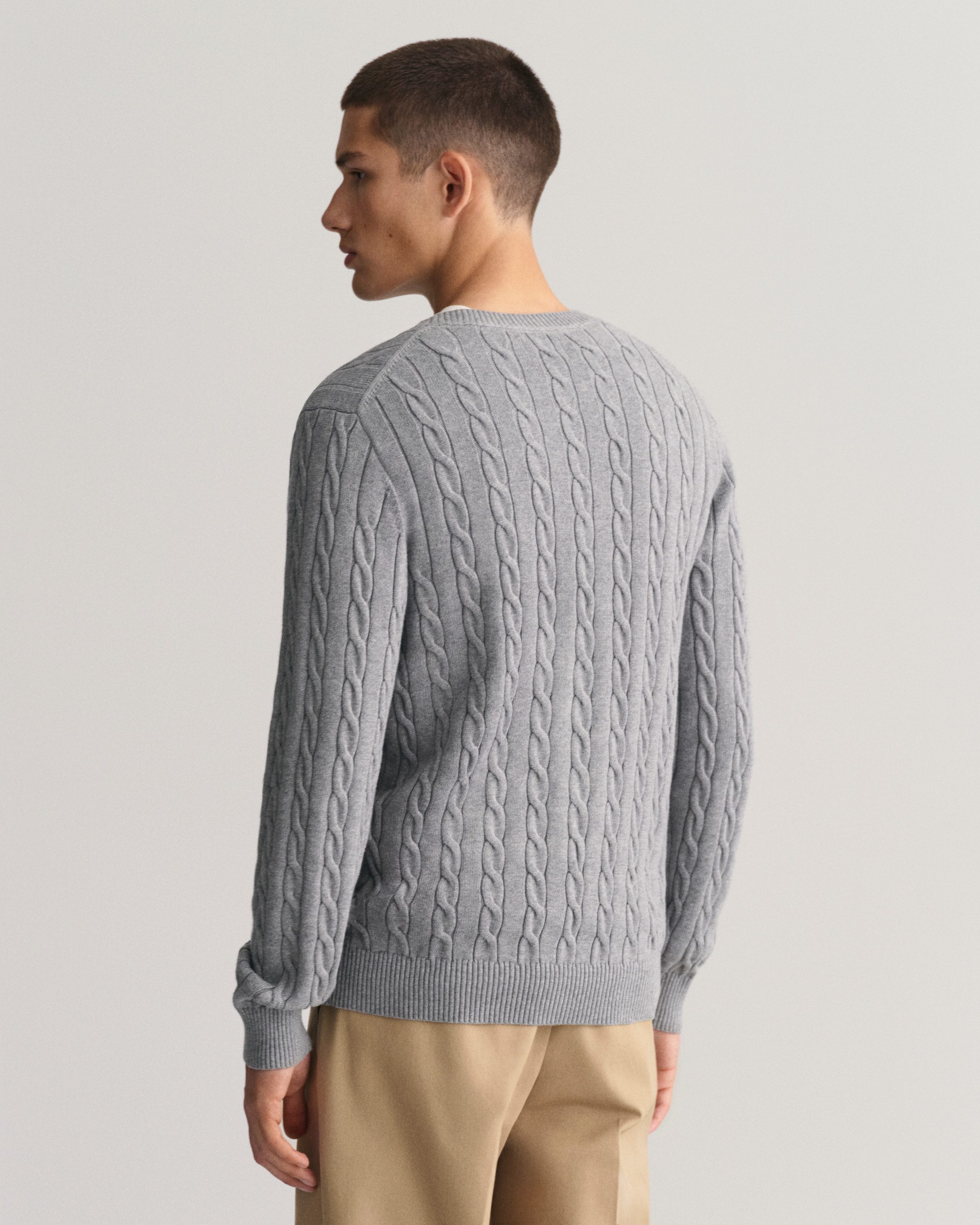 Gant Gebreide trui COTTON CABLE C-NECK met wapen-logo borduurwerk op de borst
