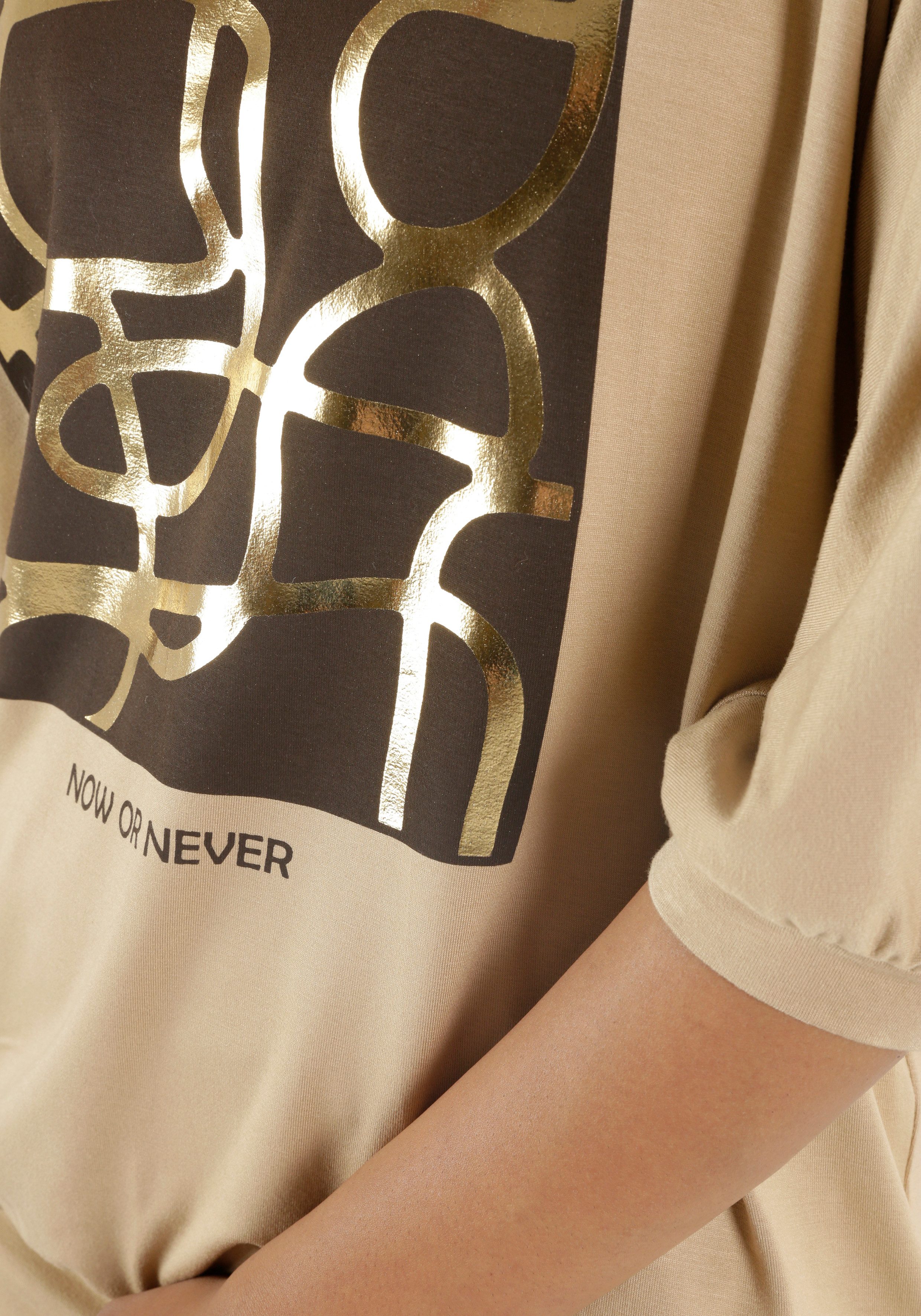 Aniston SELECTED Shirt met vleermuismouwen met goudkleurige folieprint