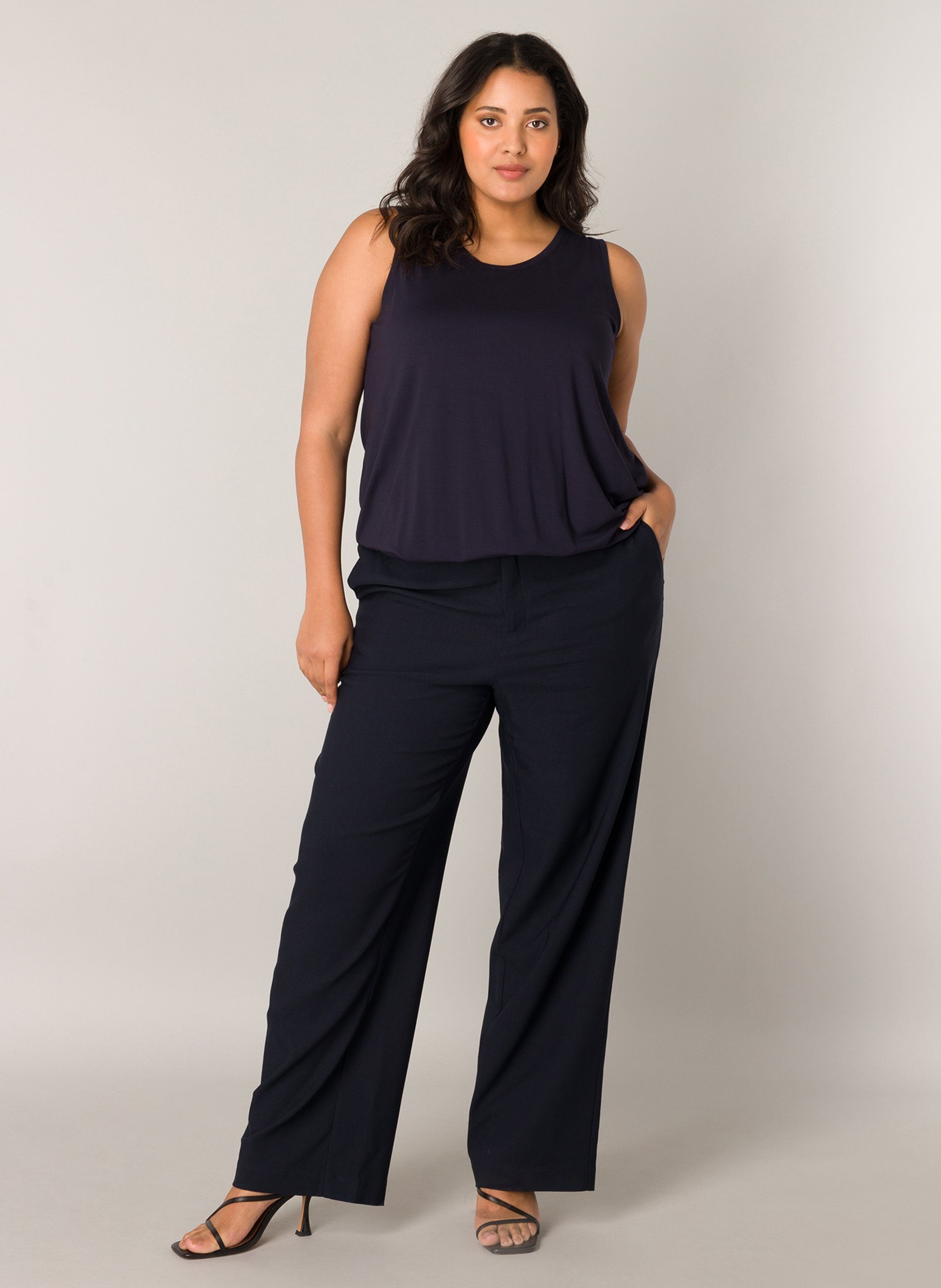 Base Level Curvy Stoffen broek met flare en viscose