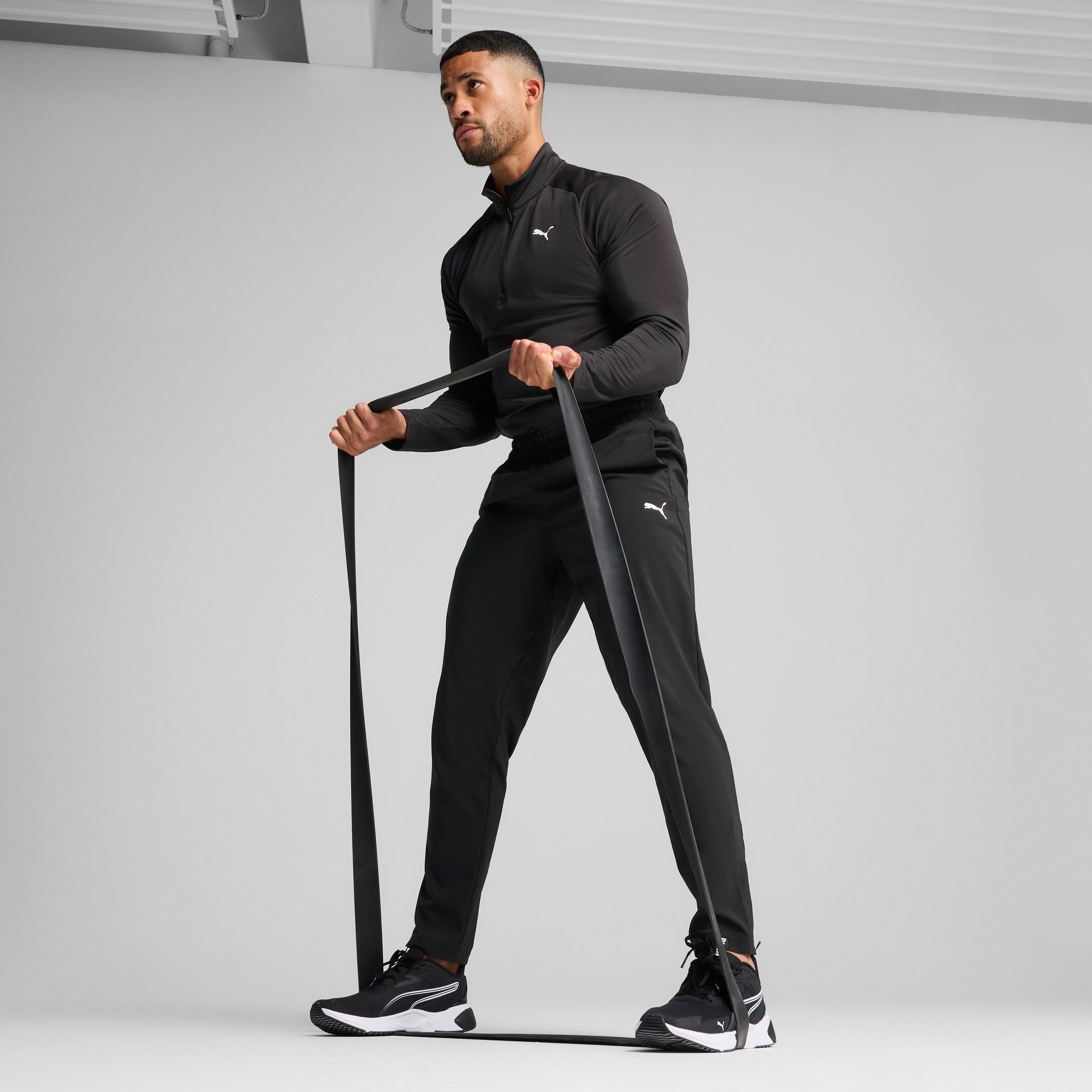 PUMA Trainingsbroek M TAD ESSENTIALS WOVEN TAPERED PANT