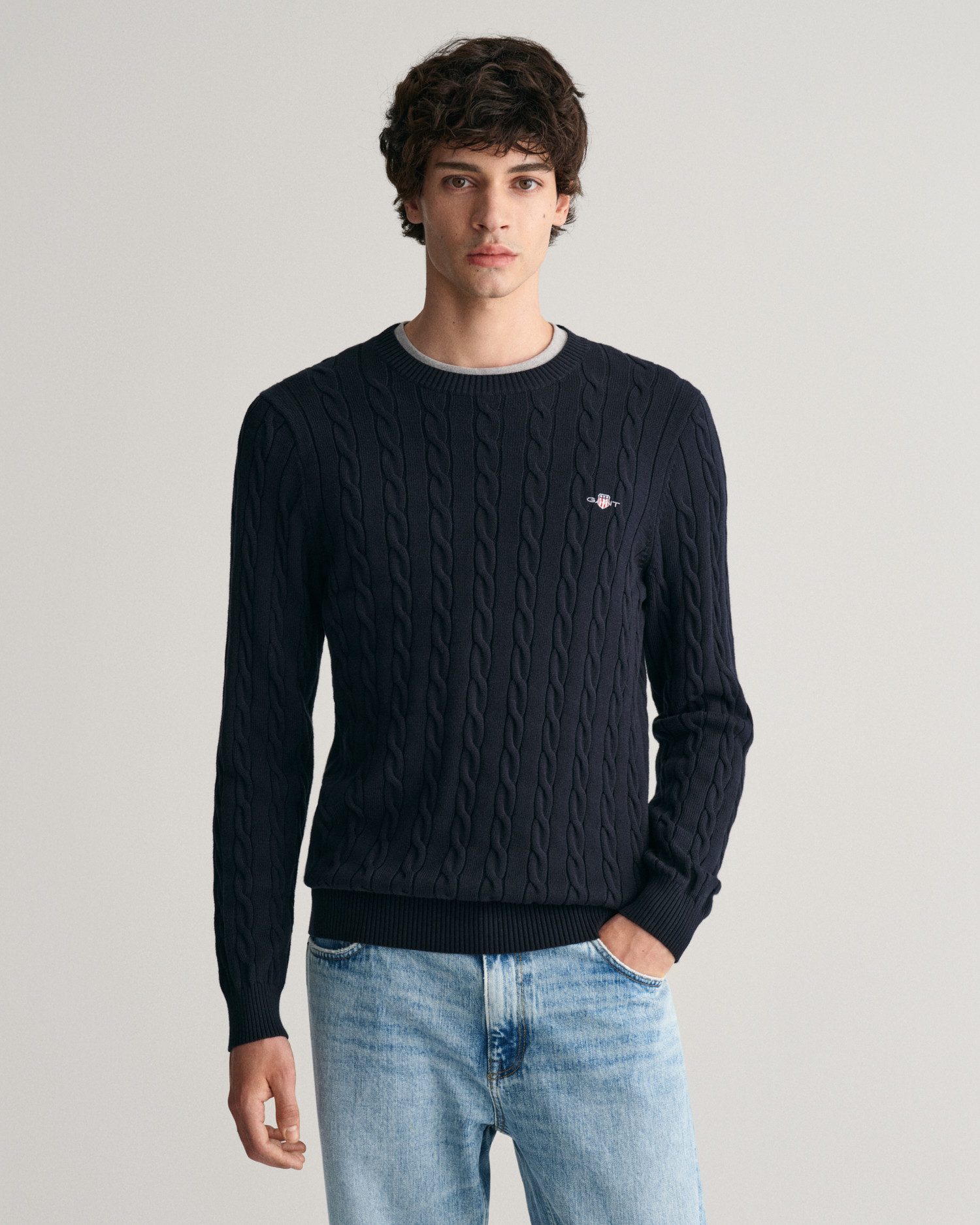 Gant Gebreide trui COTTON CABLE C-NECK met wapen-logo borduurwerk op de borst