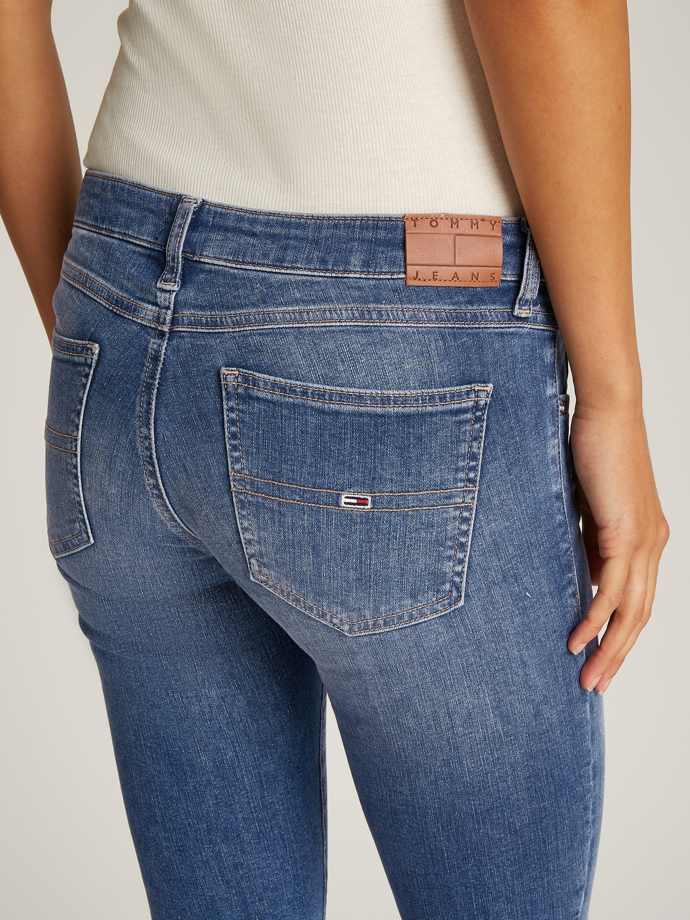 TOMMY JEANS Skinny fit jeans Sophie Low Waist Skinny met logo-badge in enkel-lengte
