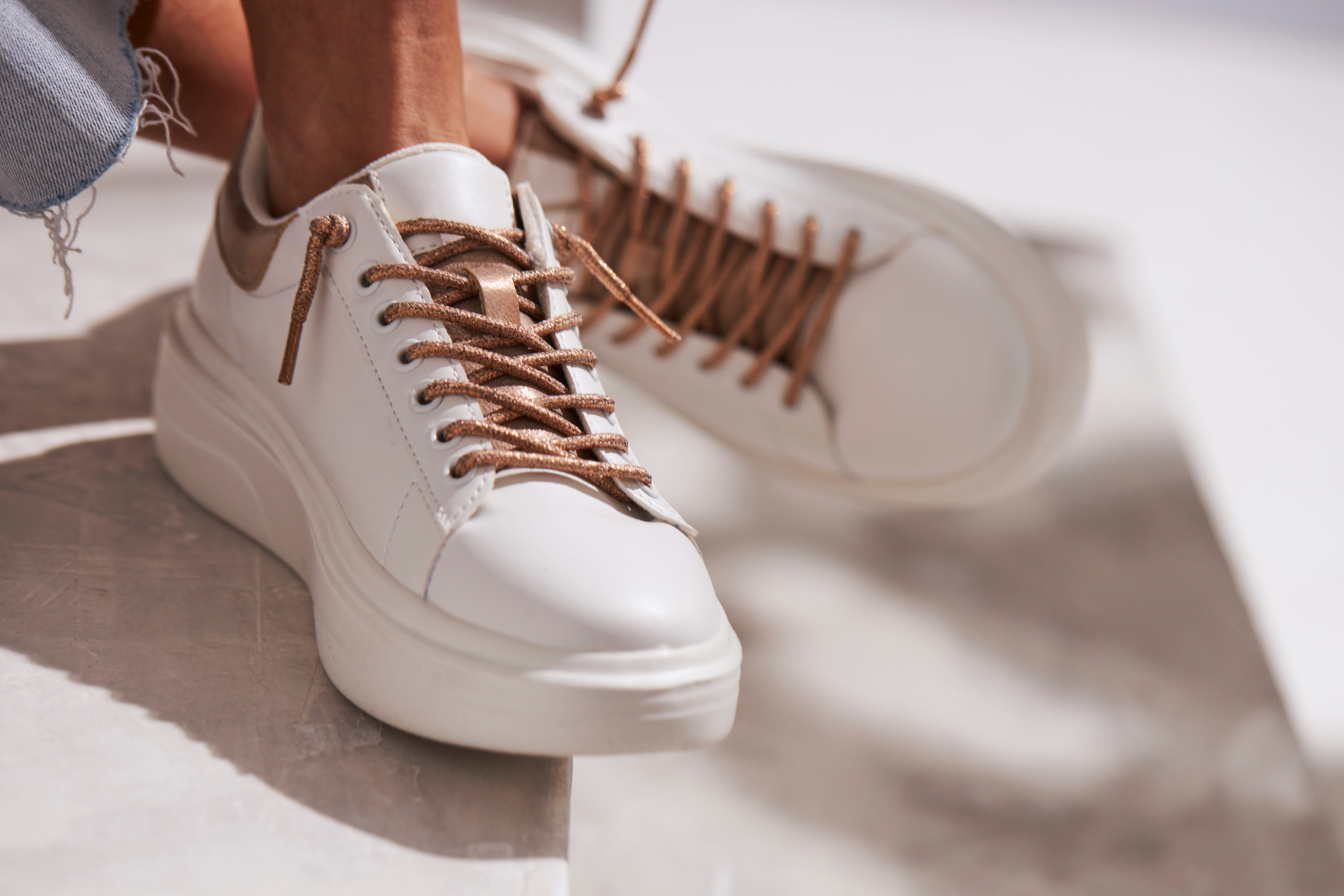 Lascana Sneakers Slip-on sneakers Slip-On sneaker met metallic details, vrijetijdsschoenen VEGAN