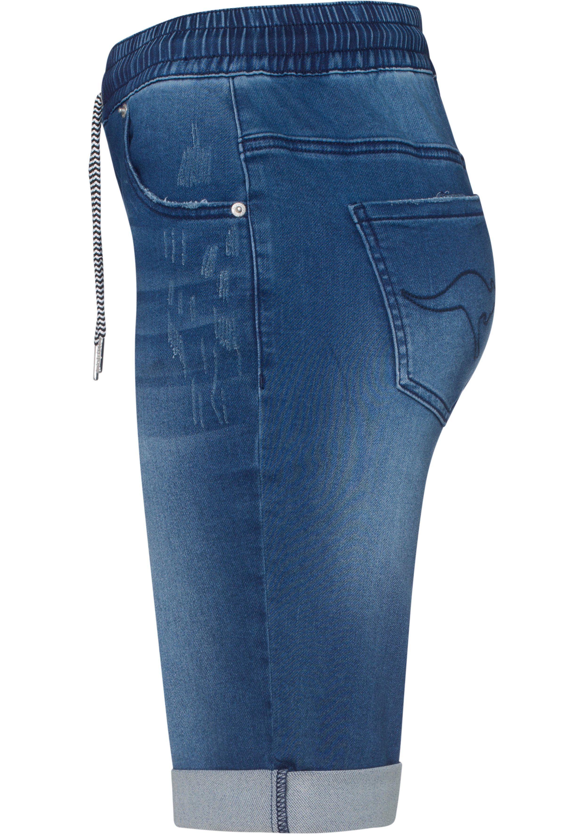 KangaROOS Jog-jeansbermuda rechte pasvorm, used-wassing en slijtageplekken