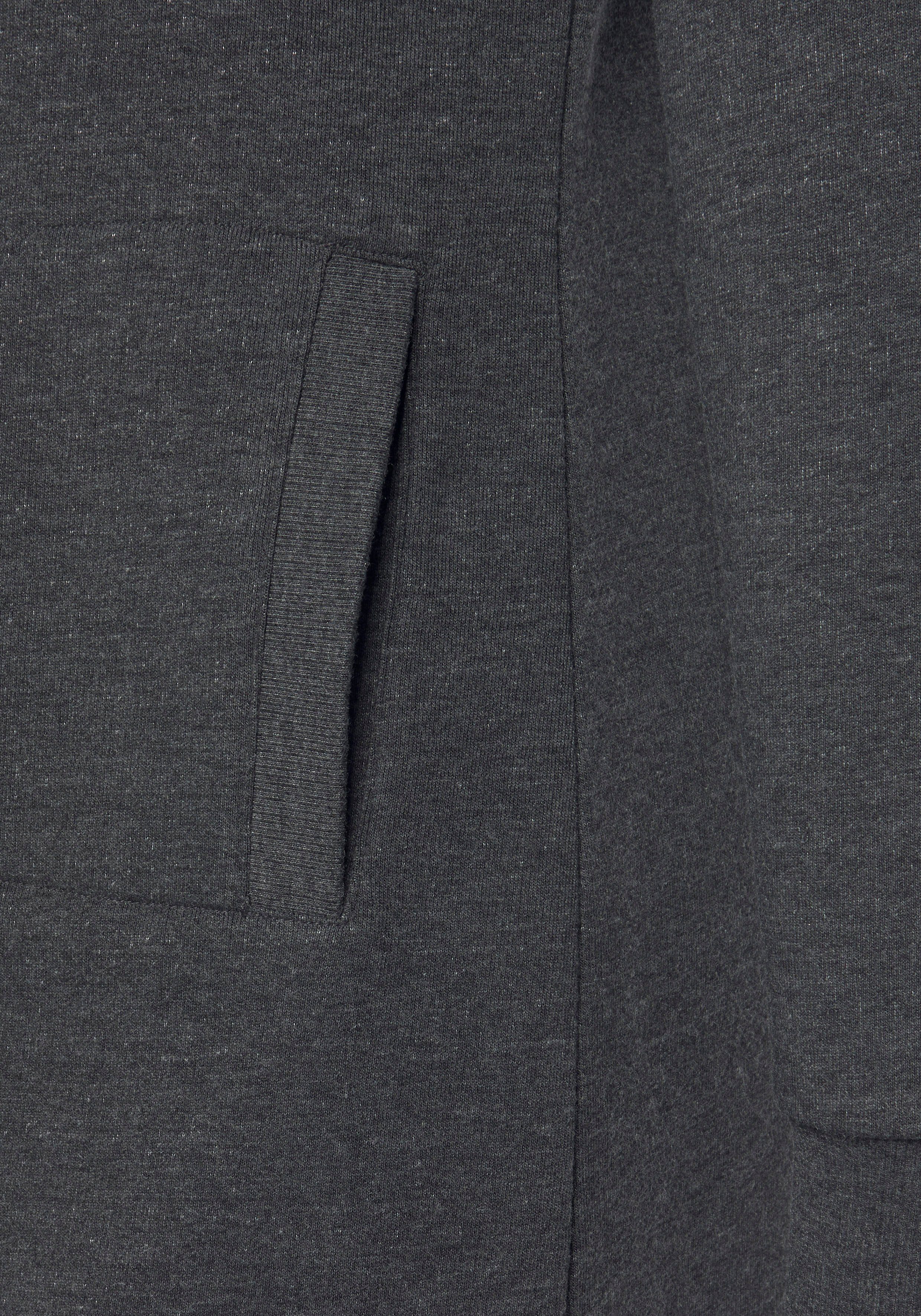 Bench. Sweatjurk met luxueus logoborduursel