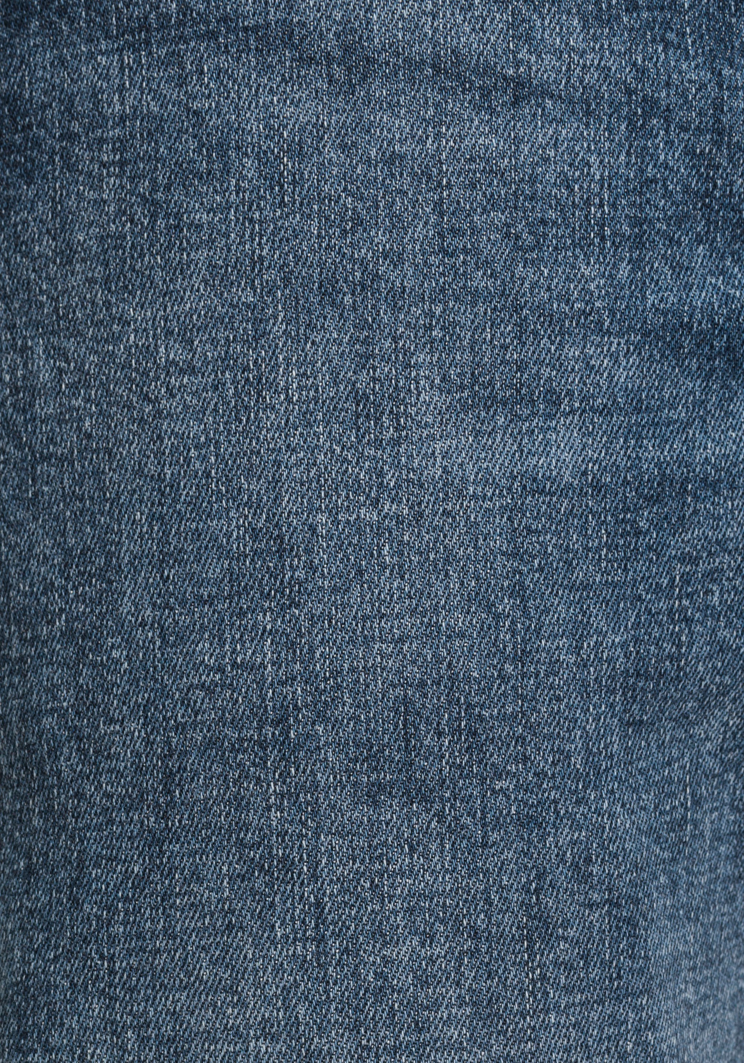 Levi's® Tapered jeans 502 TAPER in een elegante, moderne stijl