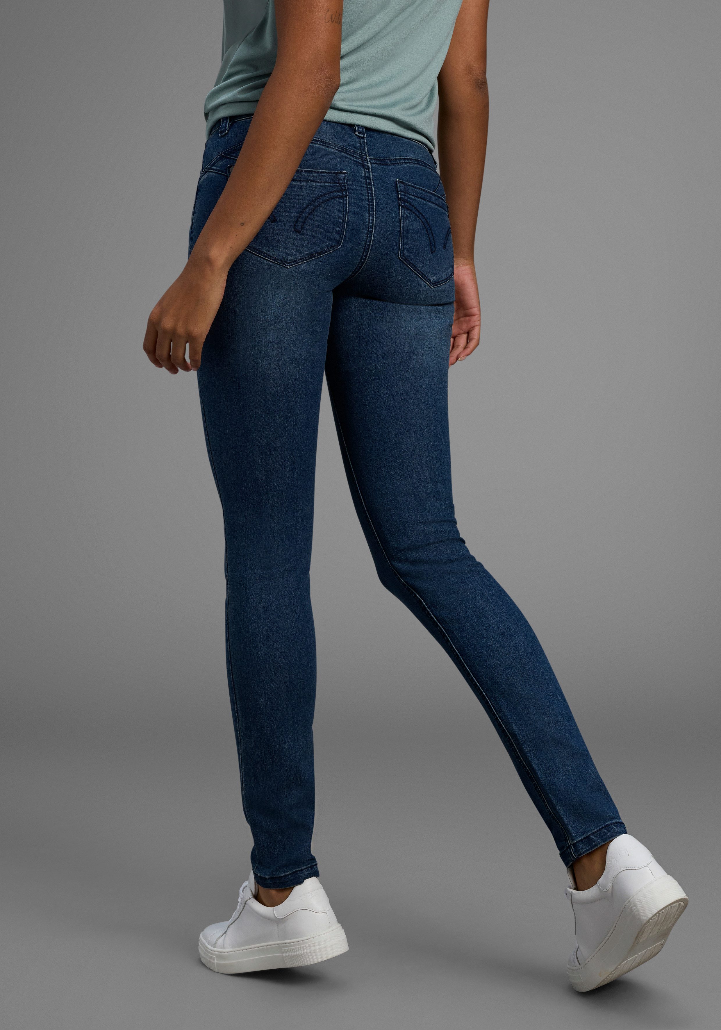 Arizona Skinny fit jeans Shaping skinny pasvorm, normale taille, in stretchkwaliteit, used-look
