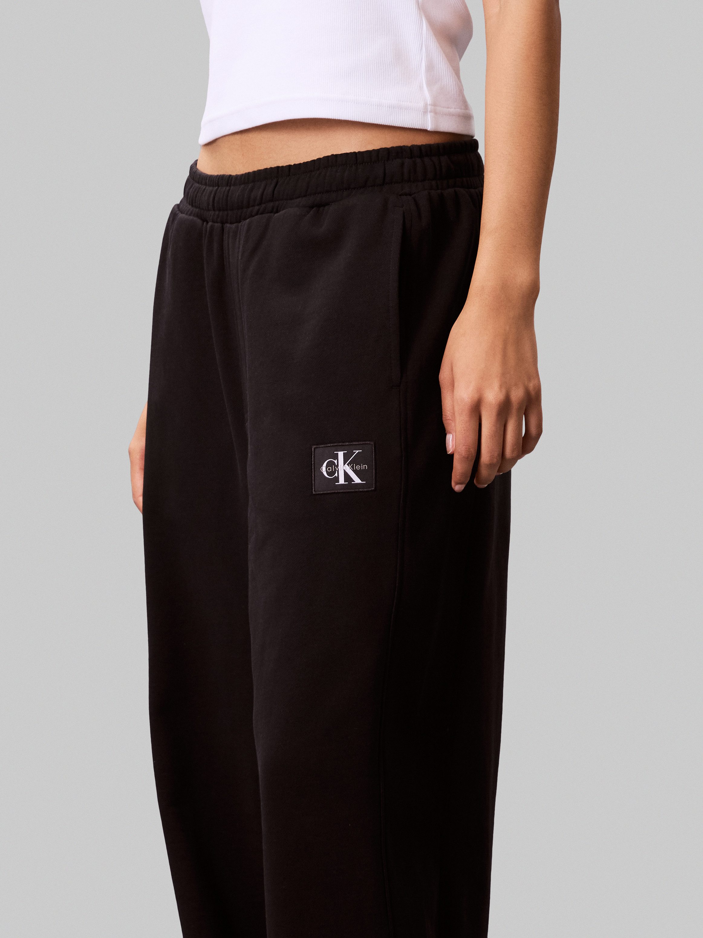 Calvin Klein Sweatbroek A- FRENCH TERRY BADGE LOGO PANT