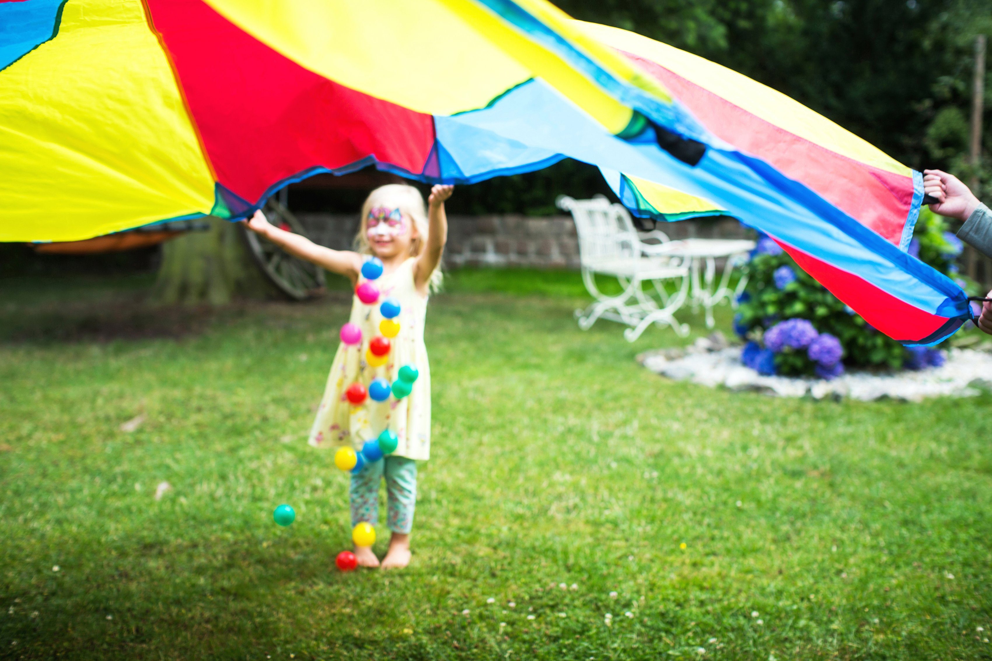 Knorrtoys® Spel Omhoog en omlaag met 25 kleurrijke ballen