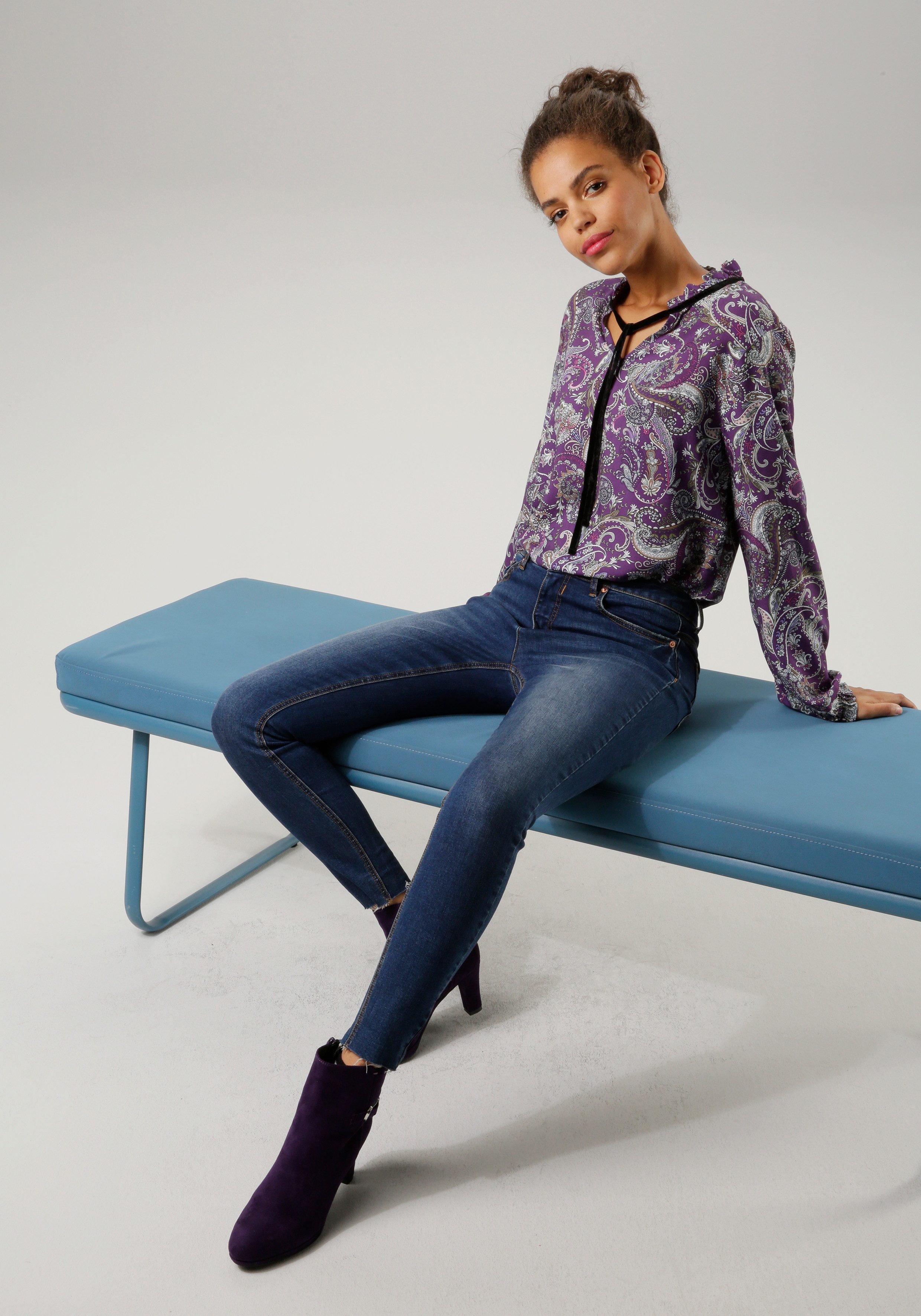 Aniston CASUAL Blouse zonder sluiting met royaal paisleydessin